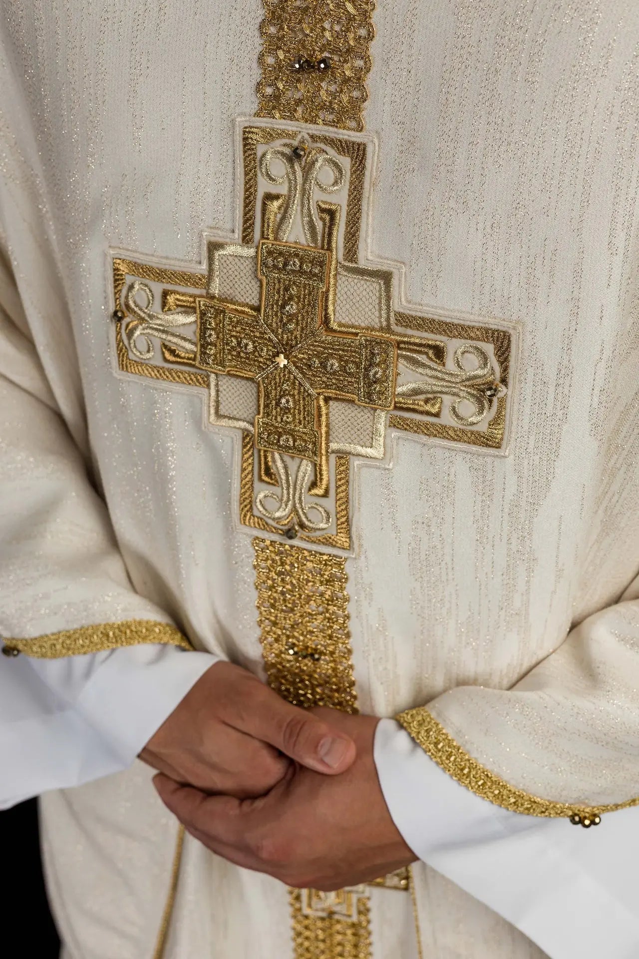 Chasuble faite main avec pierres naturelles faite main 7015 Écru