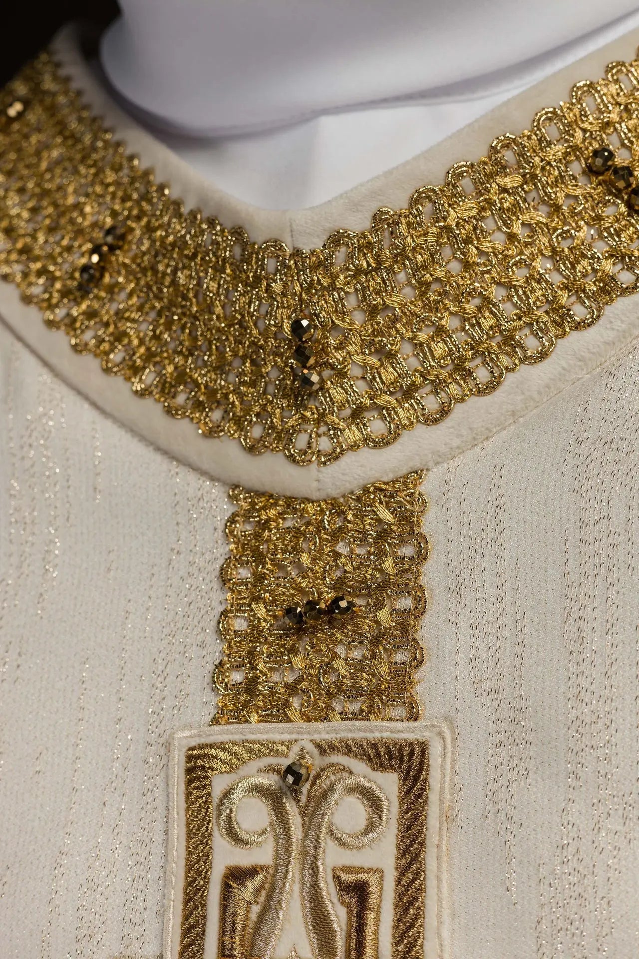 Chasuble faite main avec pierres naturelles faite main 7015 Écru