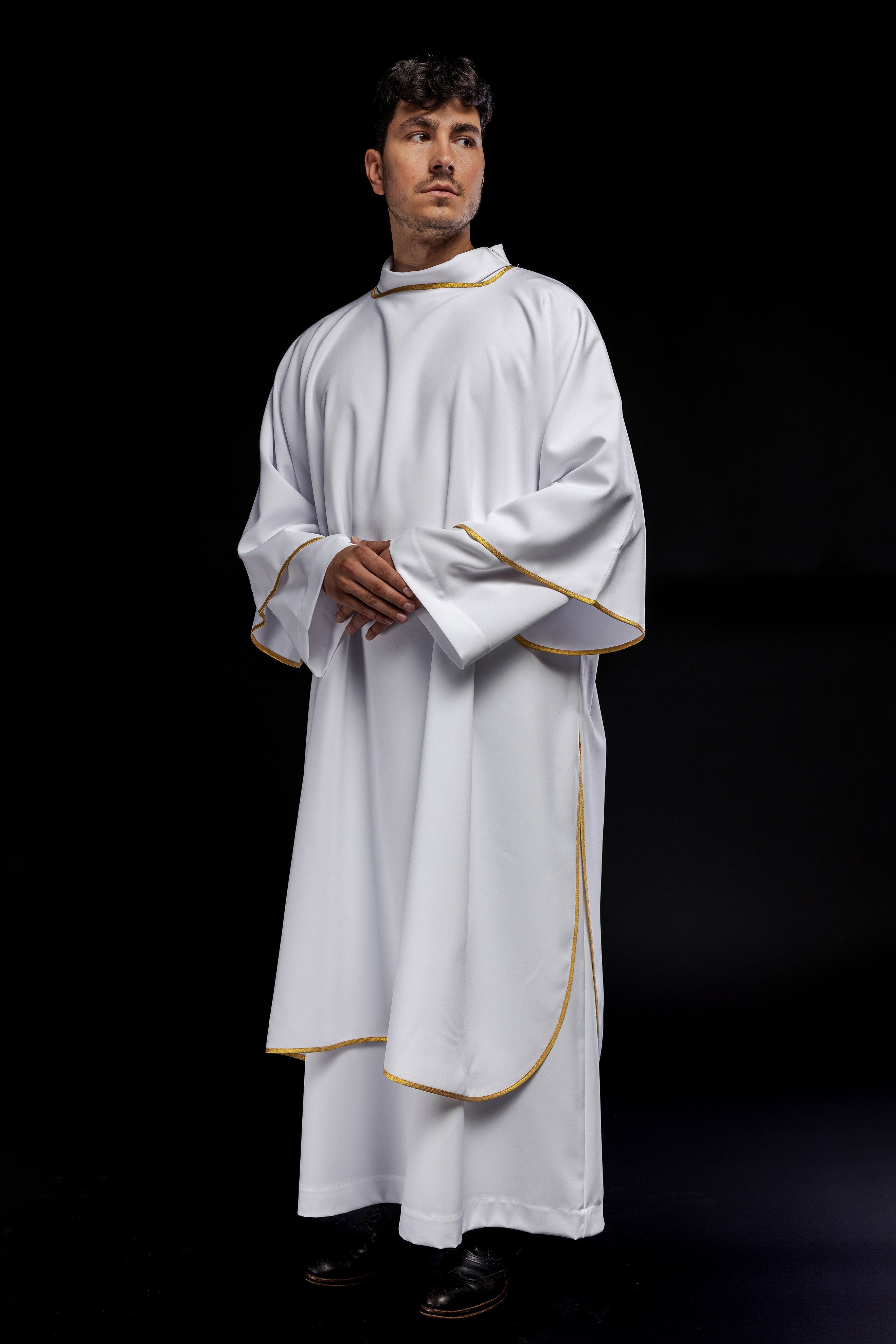 Dalmatiques lisses avec bordure dorée blanche