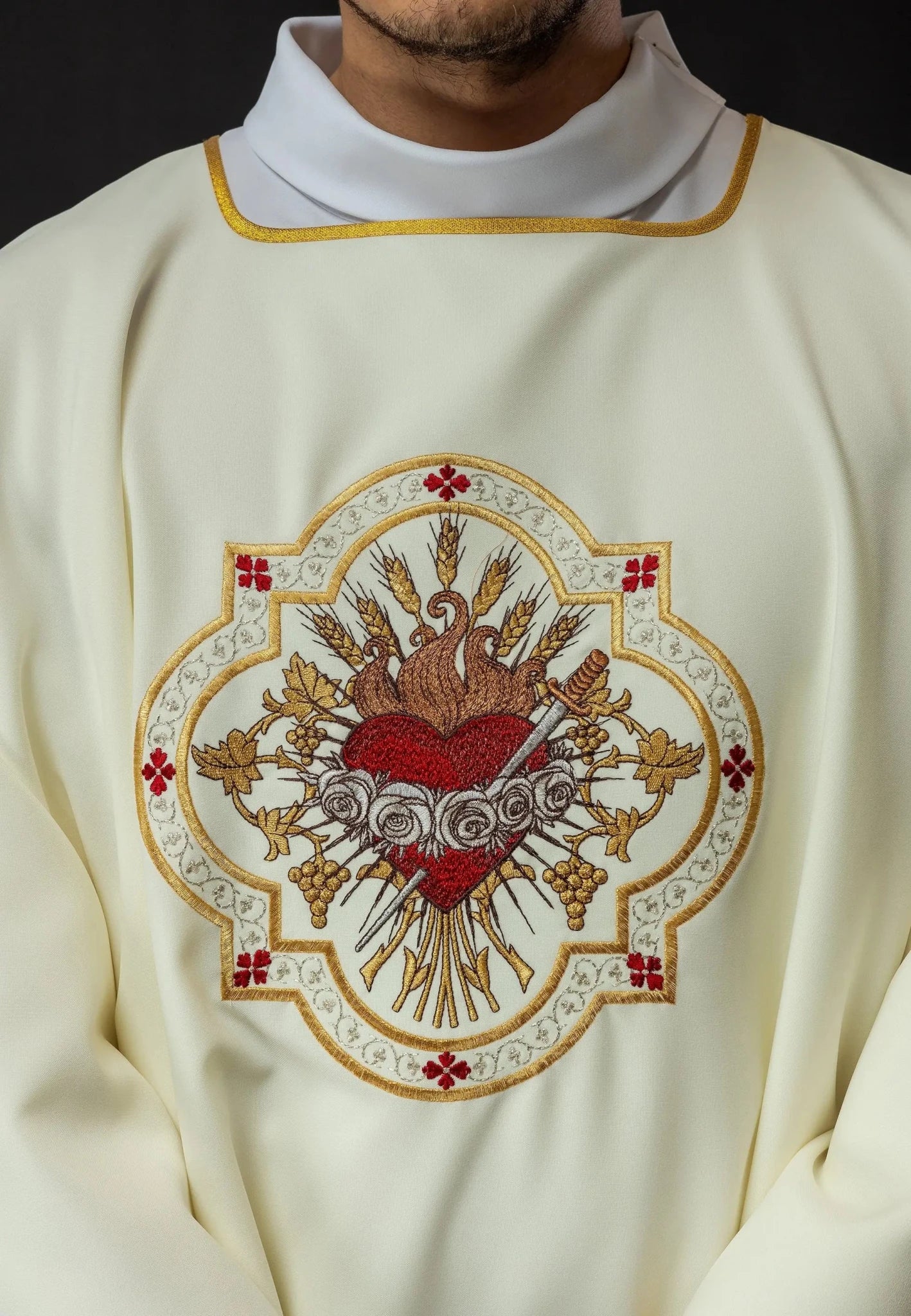 Dalmatique avec motif Cœur de Marie