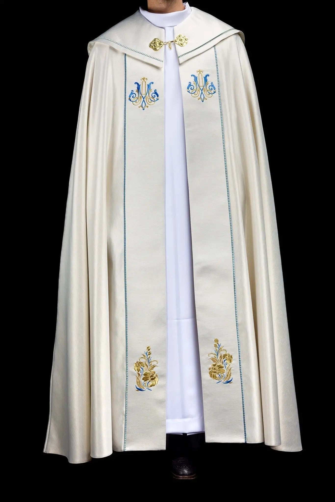 Chape brodée mariale écrue