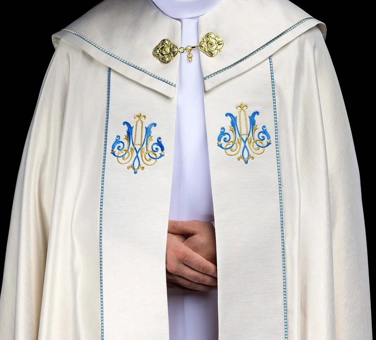 Chape brodée mariale écrue