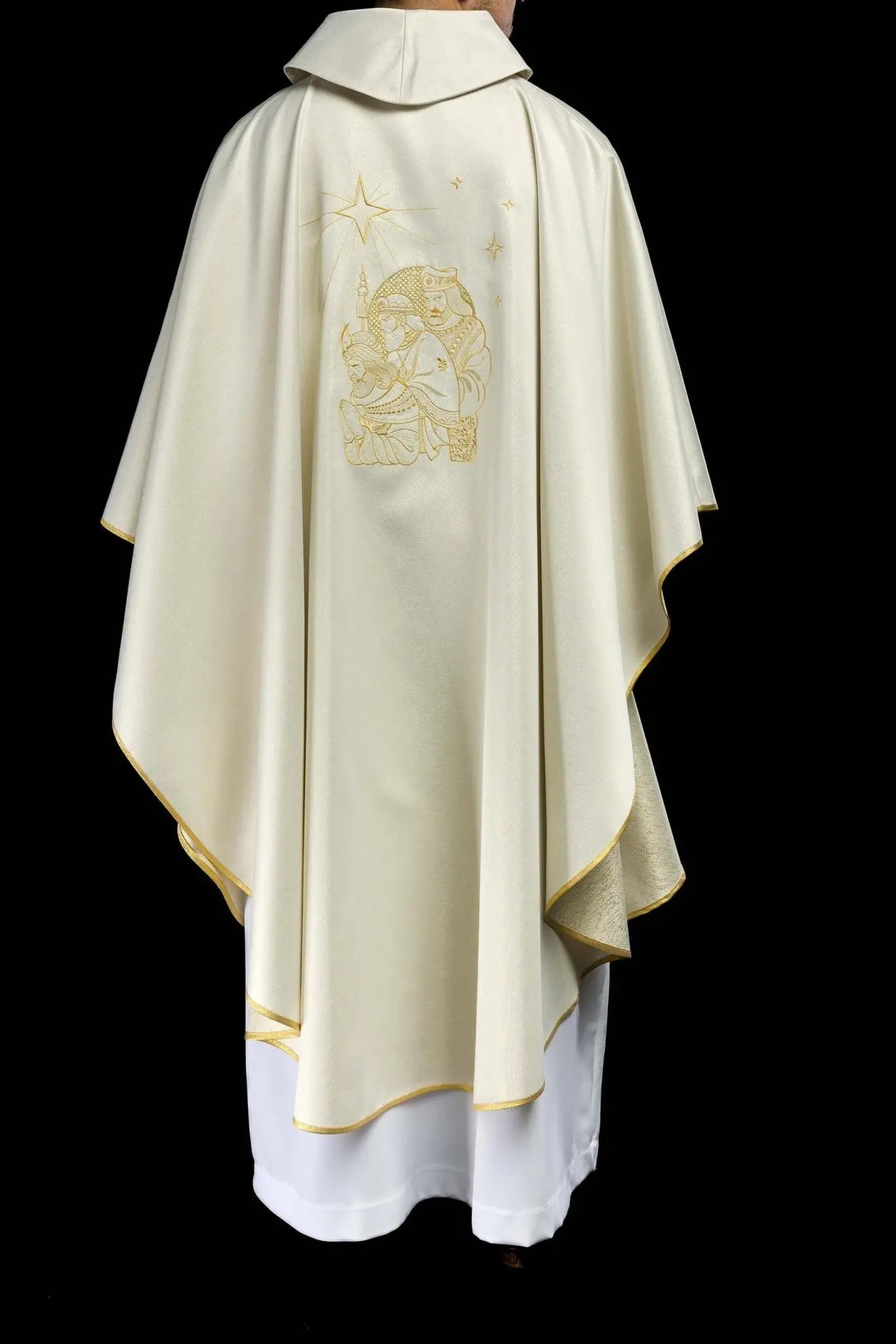 Chasuble scintillante avec broderie dorée et image des Trois Rois