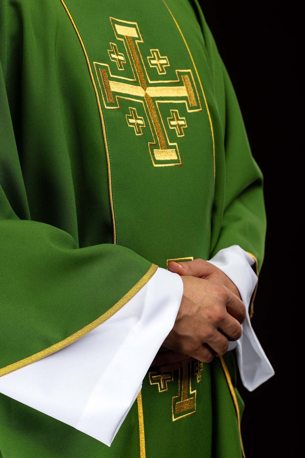 Ornat haftowany zielony z pasem krzyże jerozolimskie - ORNATY.PL