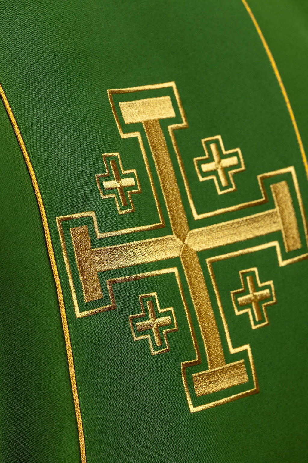 Ornat haftowany zielony z pasem krzyże jerozolimskie - ORNATY.PL