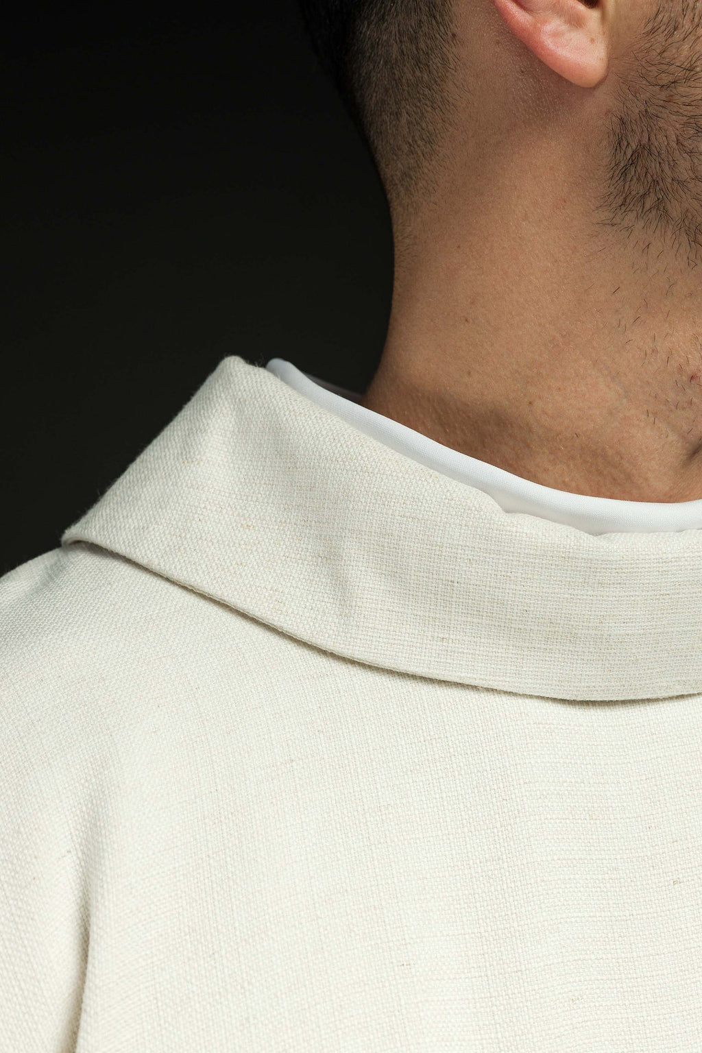 Ornat wielkanocny uszyty z naturalnej tkaniny z haftowanym barankiem - ORNATY.PL