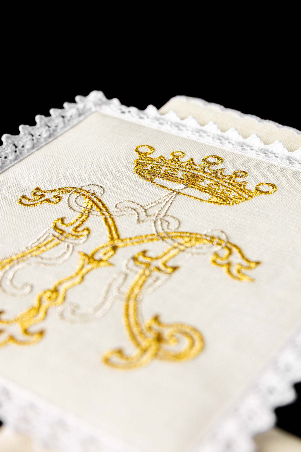 Lin de calice en lin avec broderie mariale dorée