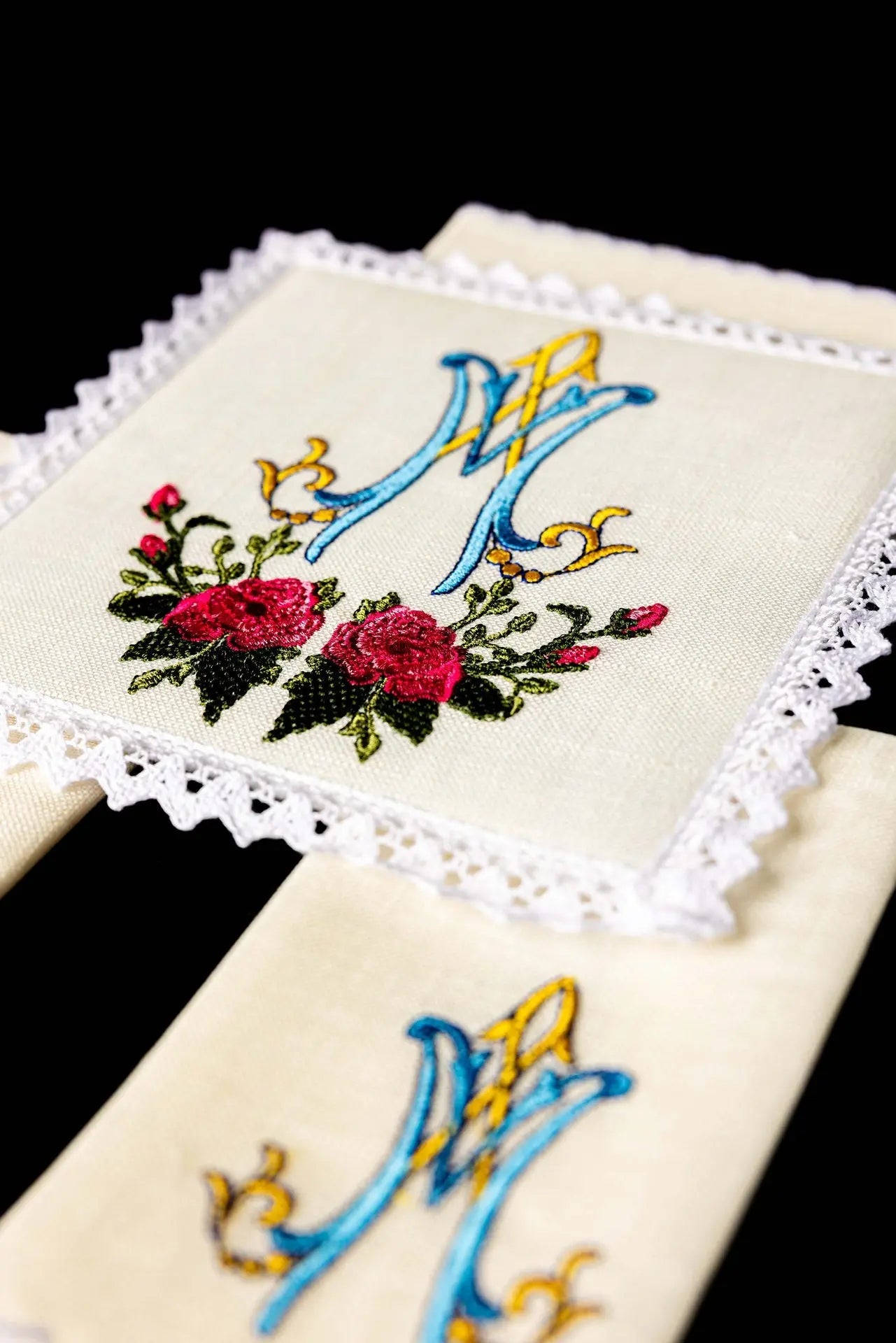 Lin de calice en lin avec broderie mariale colorée