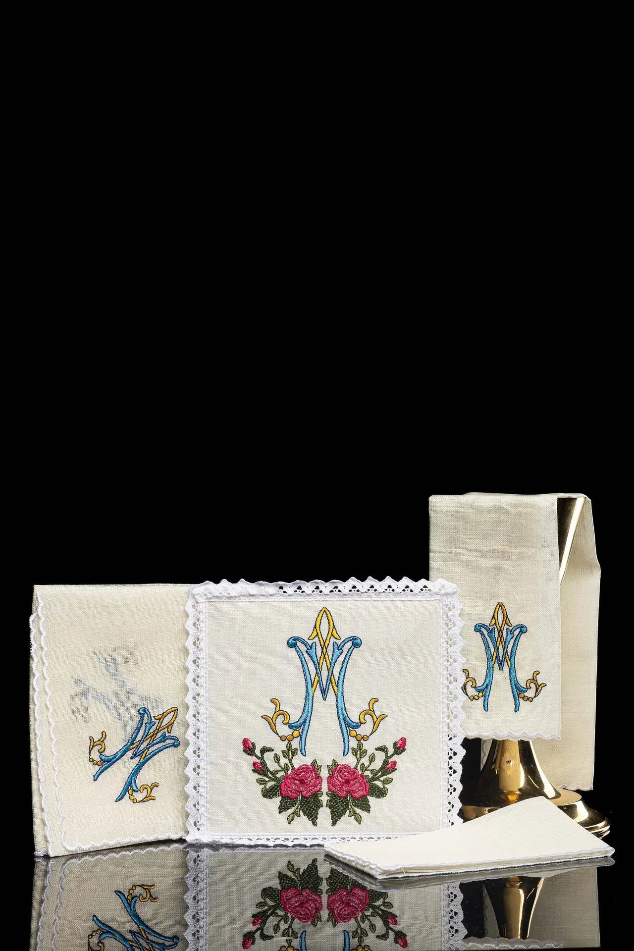 Lin de calice en lin avec broderie mariale colorée