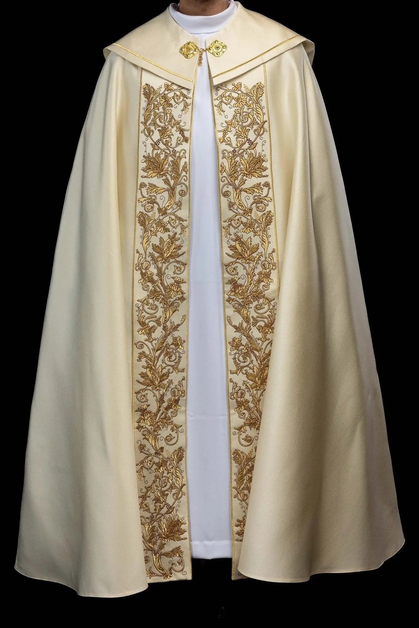 Chape liturgique avec broderie du Sacré-Cœur de Jésus