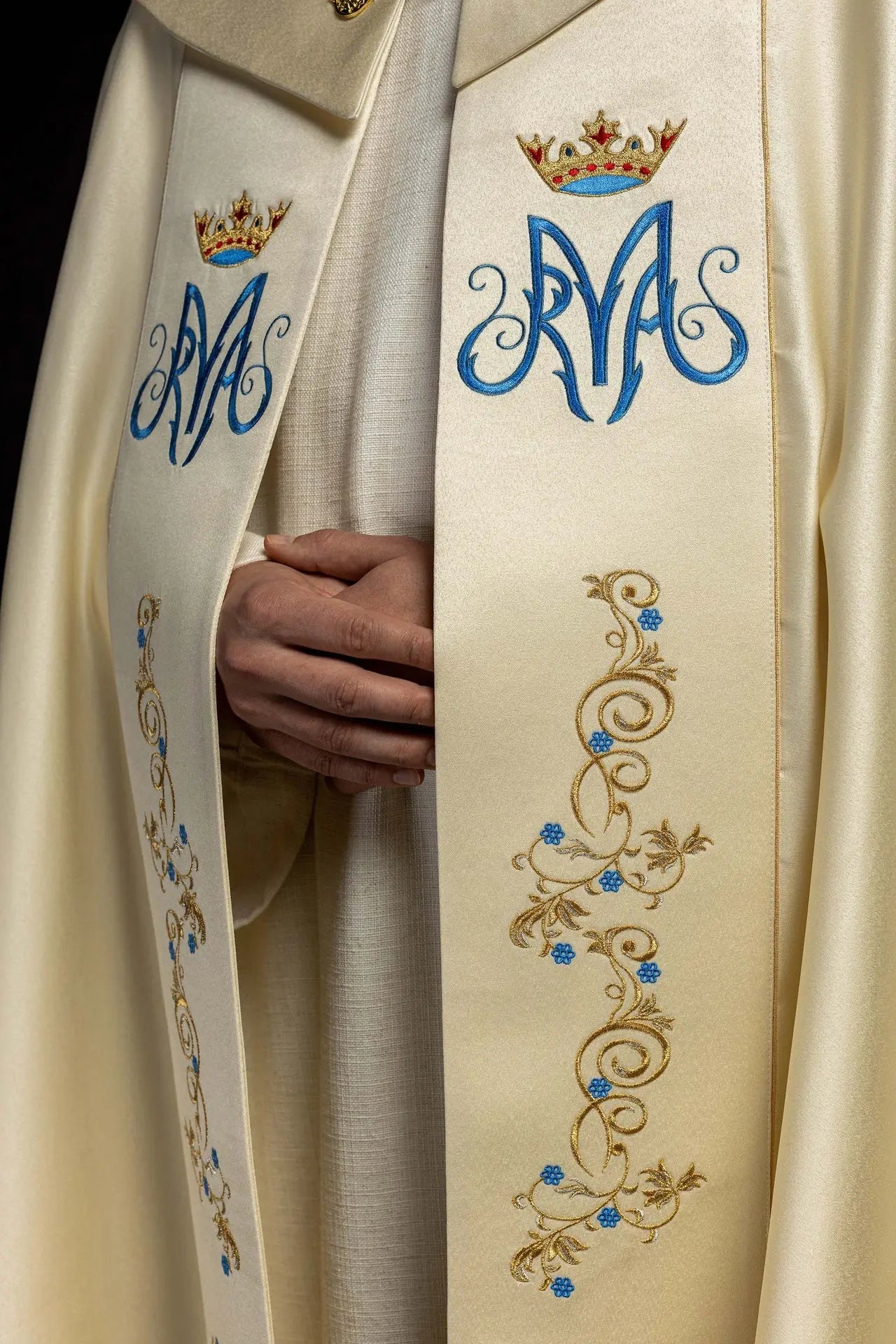 Ecru Marian embroidered cope