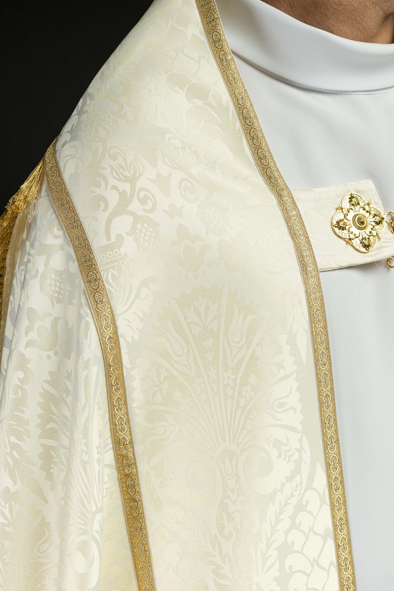 Żakardowa kapa rzymska gładka Ecru - ORNATY.PL