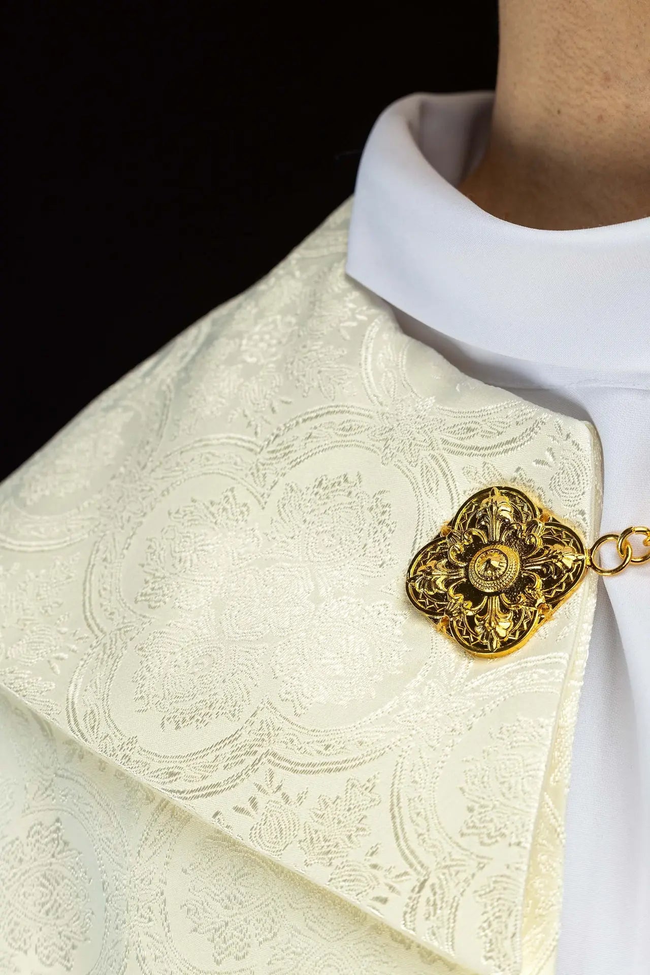Chape liturgique en jacquard écru