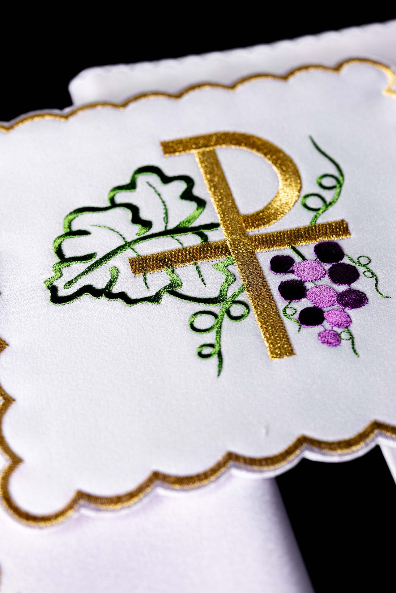 Bielizna kielichowa z haftem PAX i winogronami - ORNATY.PL