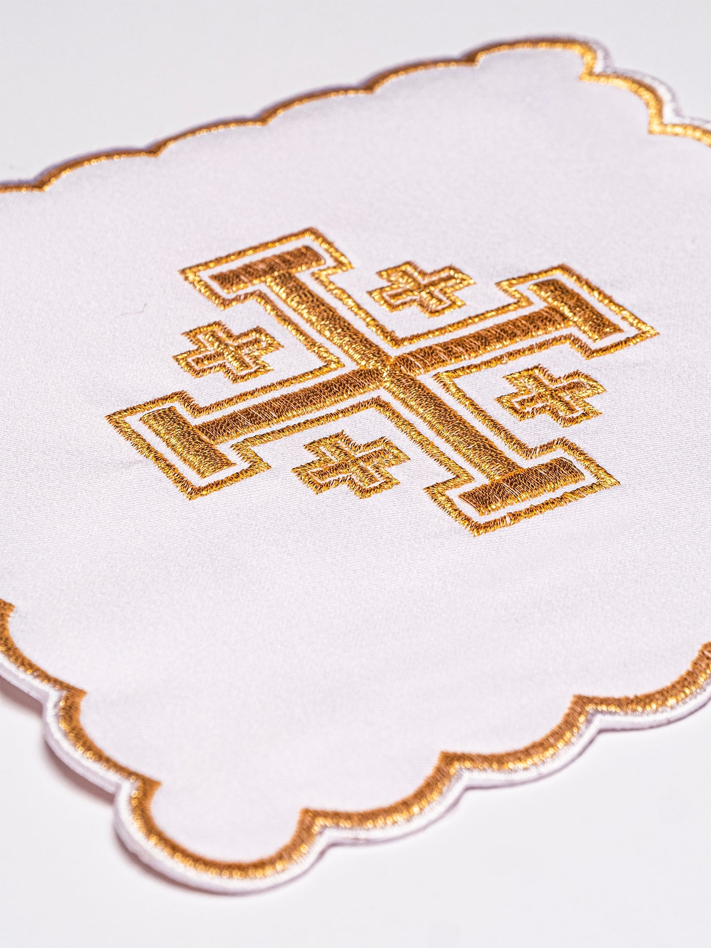 Ensemble de voiles de calice avec croix de Jérusalem brodée en quatre couleurs liturgiques