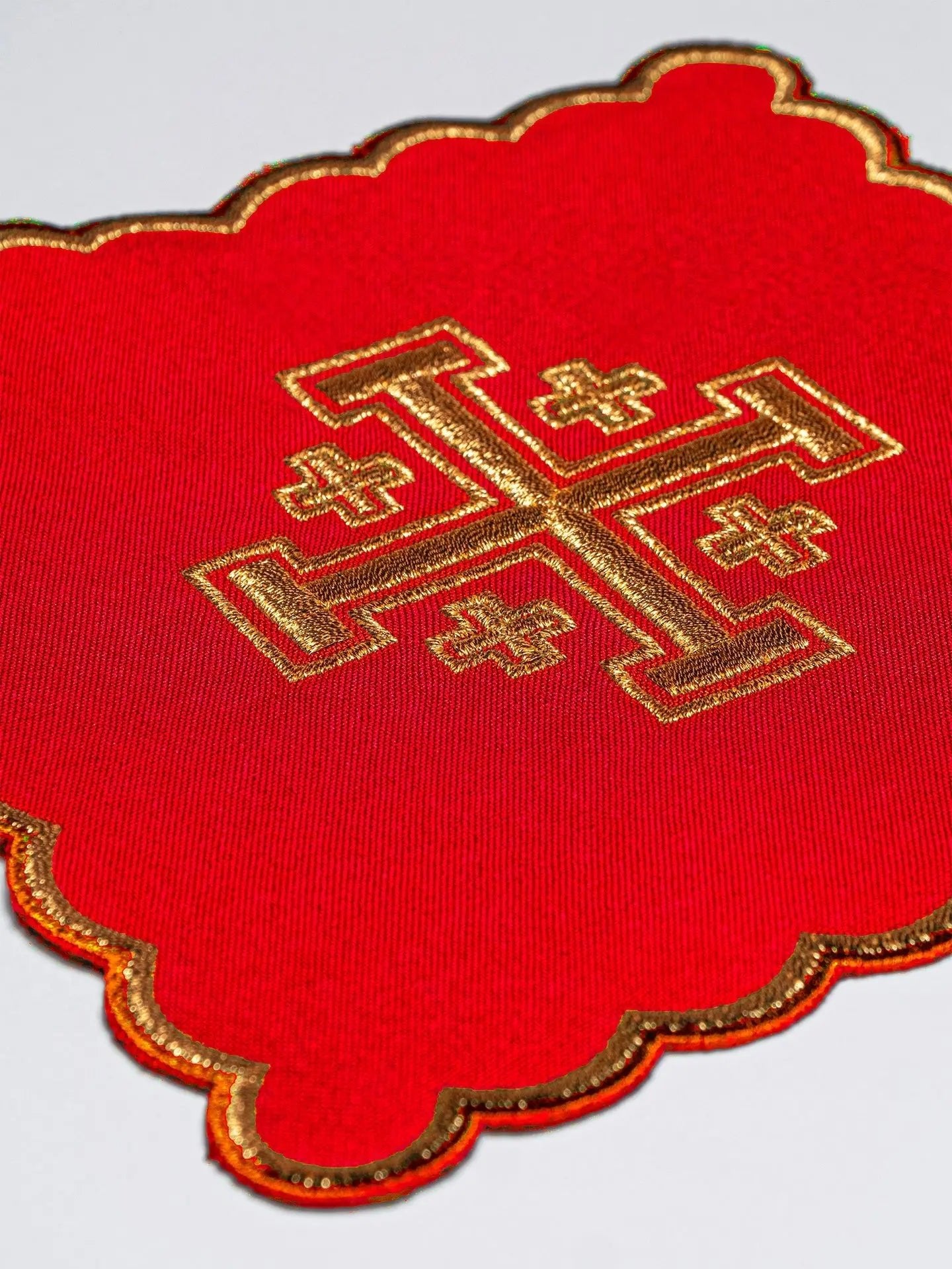 Ensemble de voiles de calice avec croix de Jérusalem brodée en quatre couleurs liturgiques