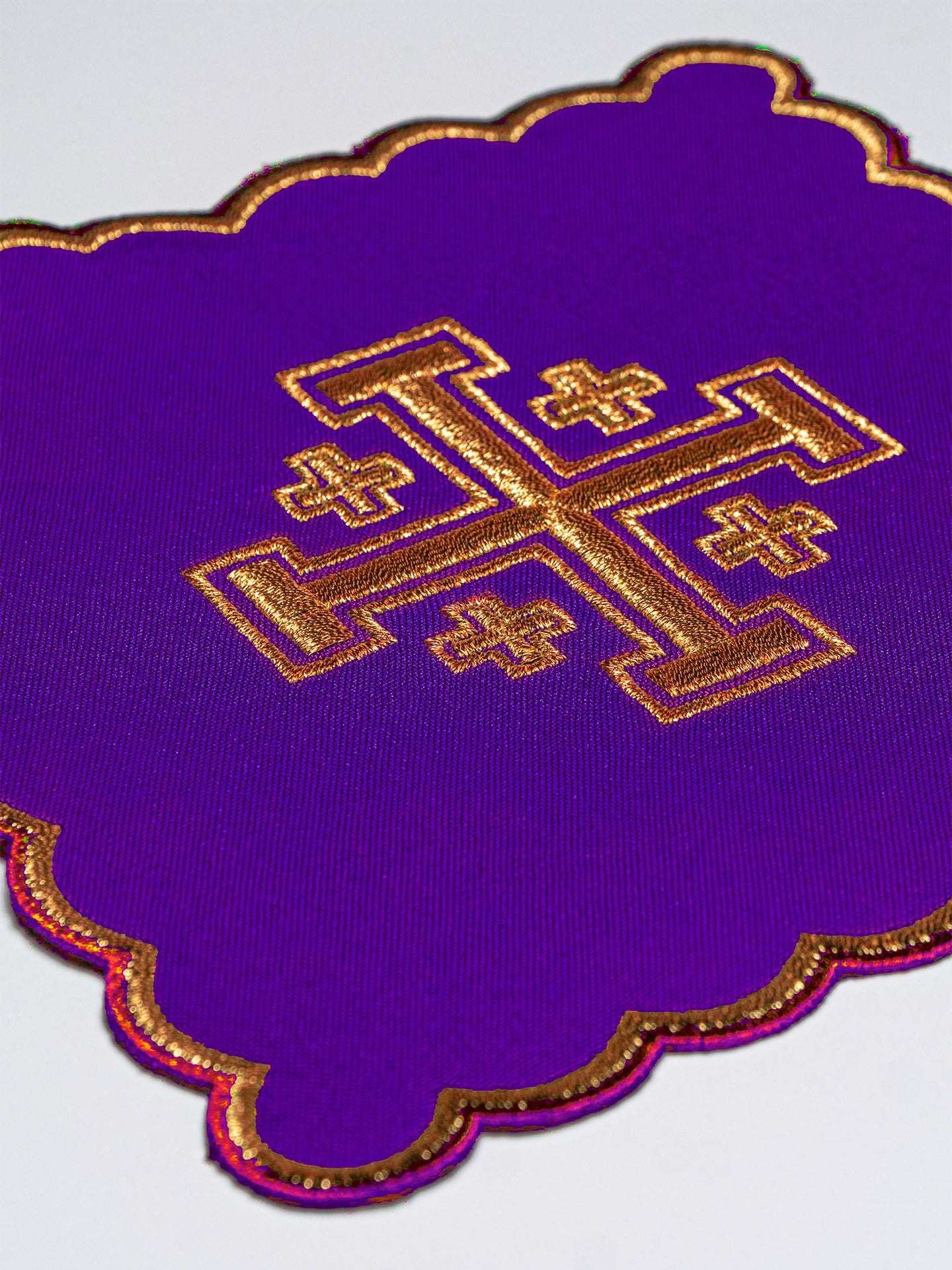 Ensemble de voiles de calice avec croix de Jérusalem brodée en quatre couleurs liturgiques