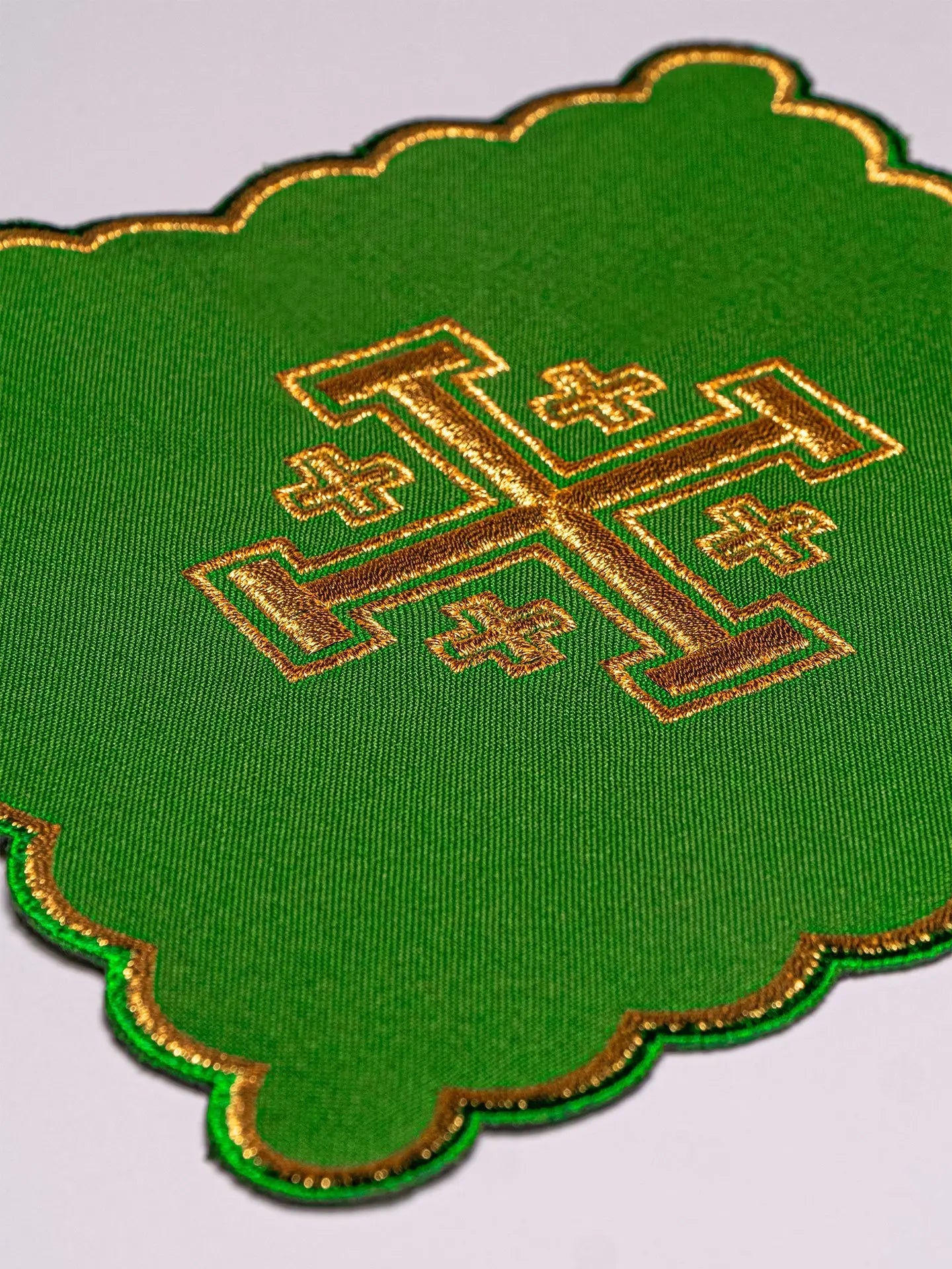 Ensemble de voiles de calice avec croix de Jérusalem brodée en quatre couleurs liturgiques
