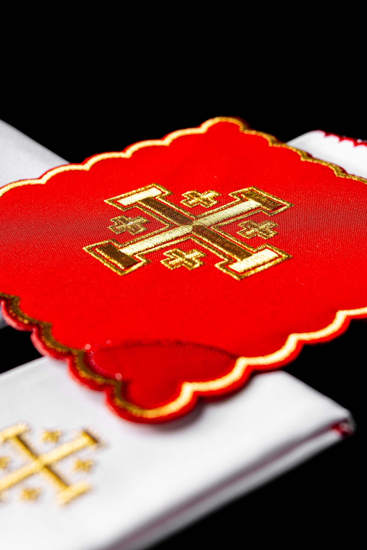 Ensemble de calice brodé Croix de Jérusalem rouge