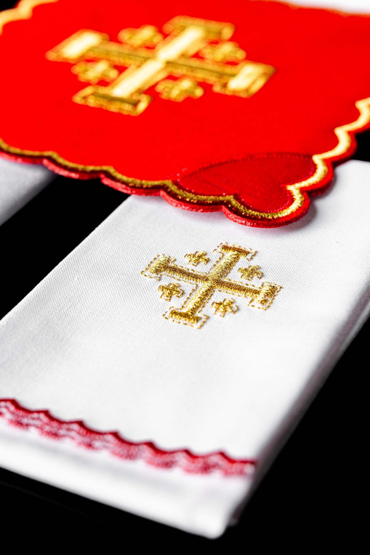 Ensemble de calice brodé Croix de Jérusalem rouge