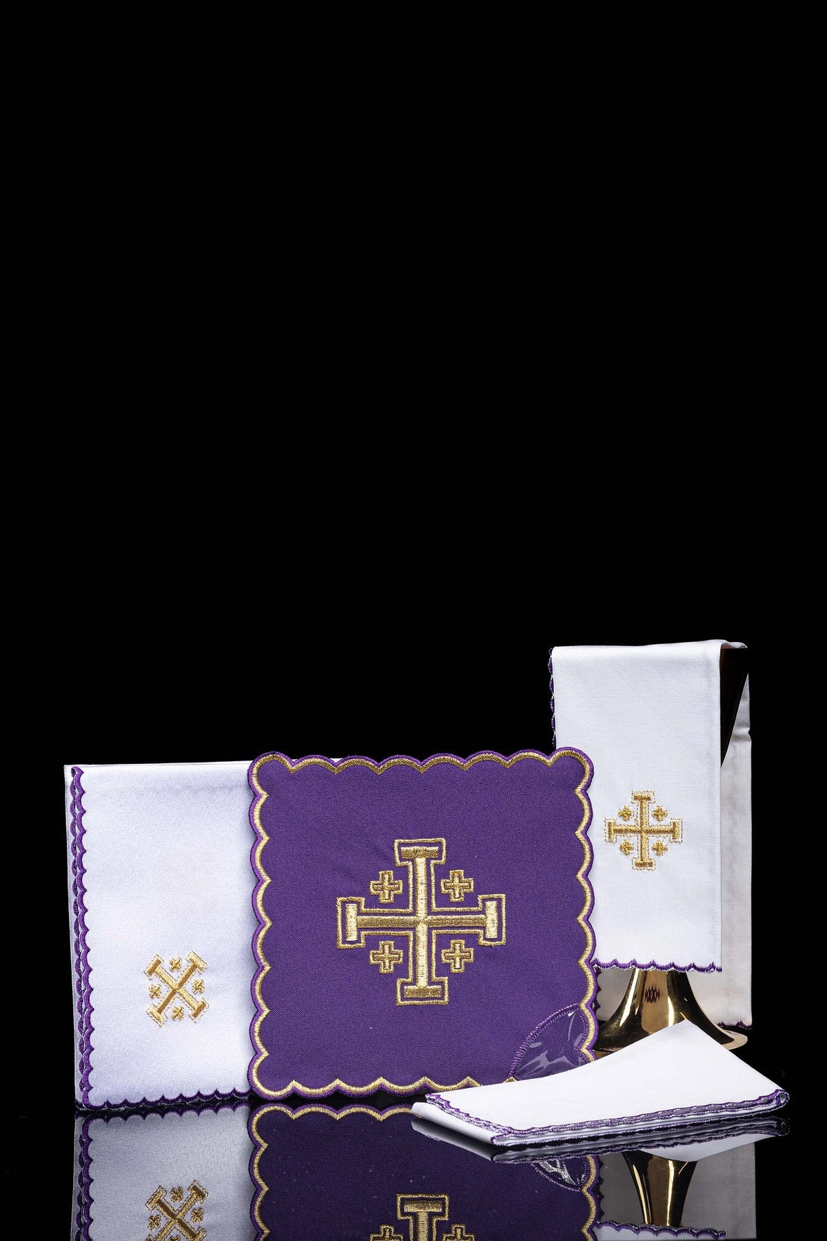 Ensemble de calice brodé Croix de Jérusalem violet