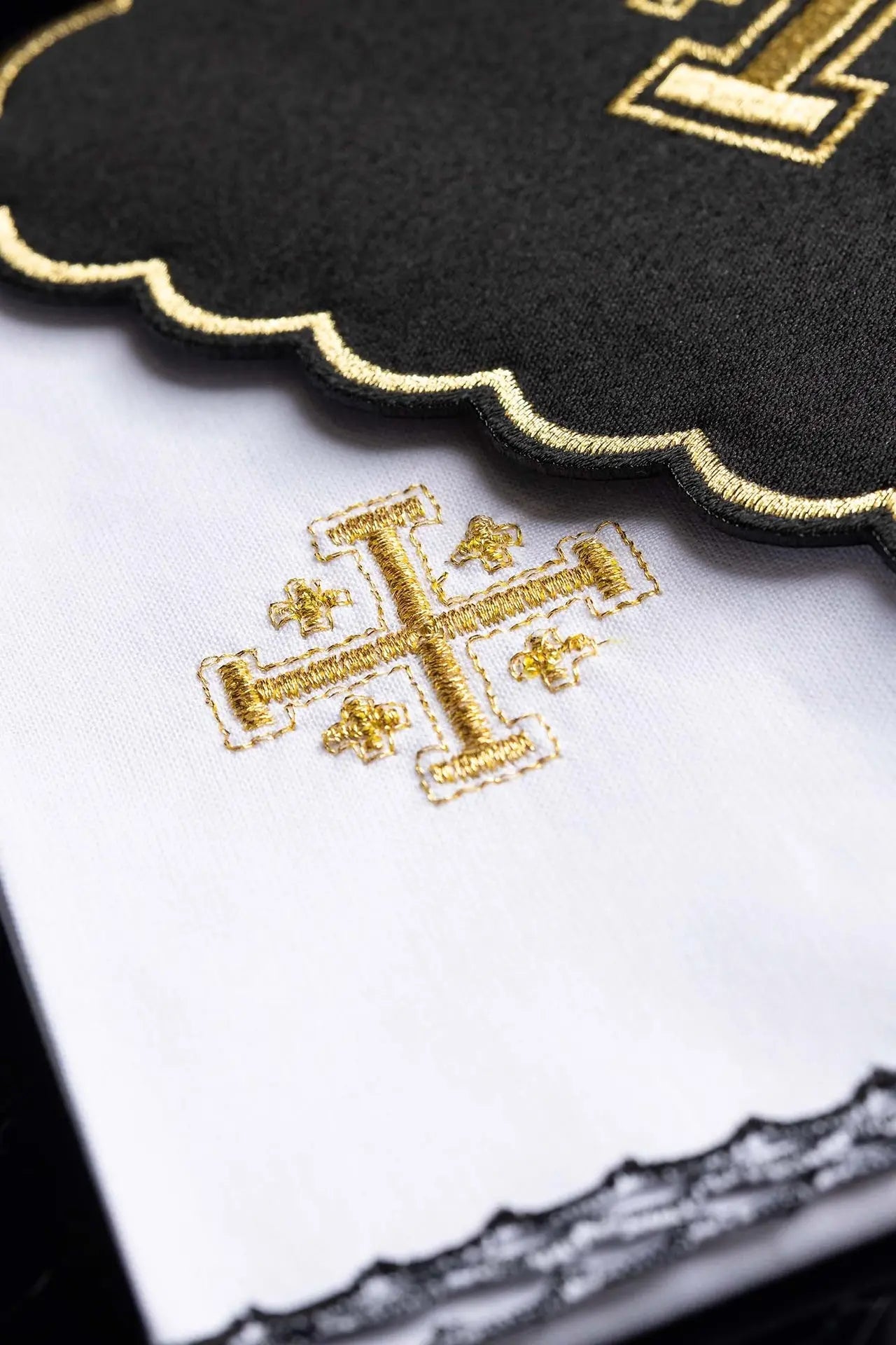 Ensemble de linge de calice avec broderie de croix de Jérusalem