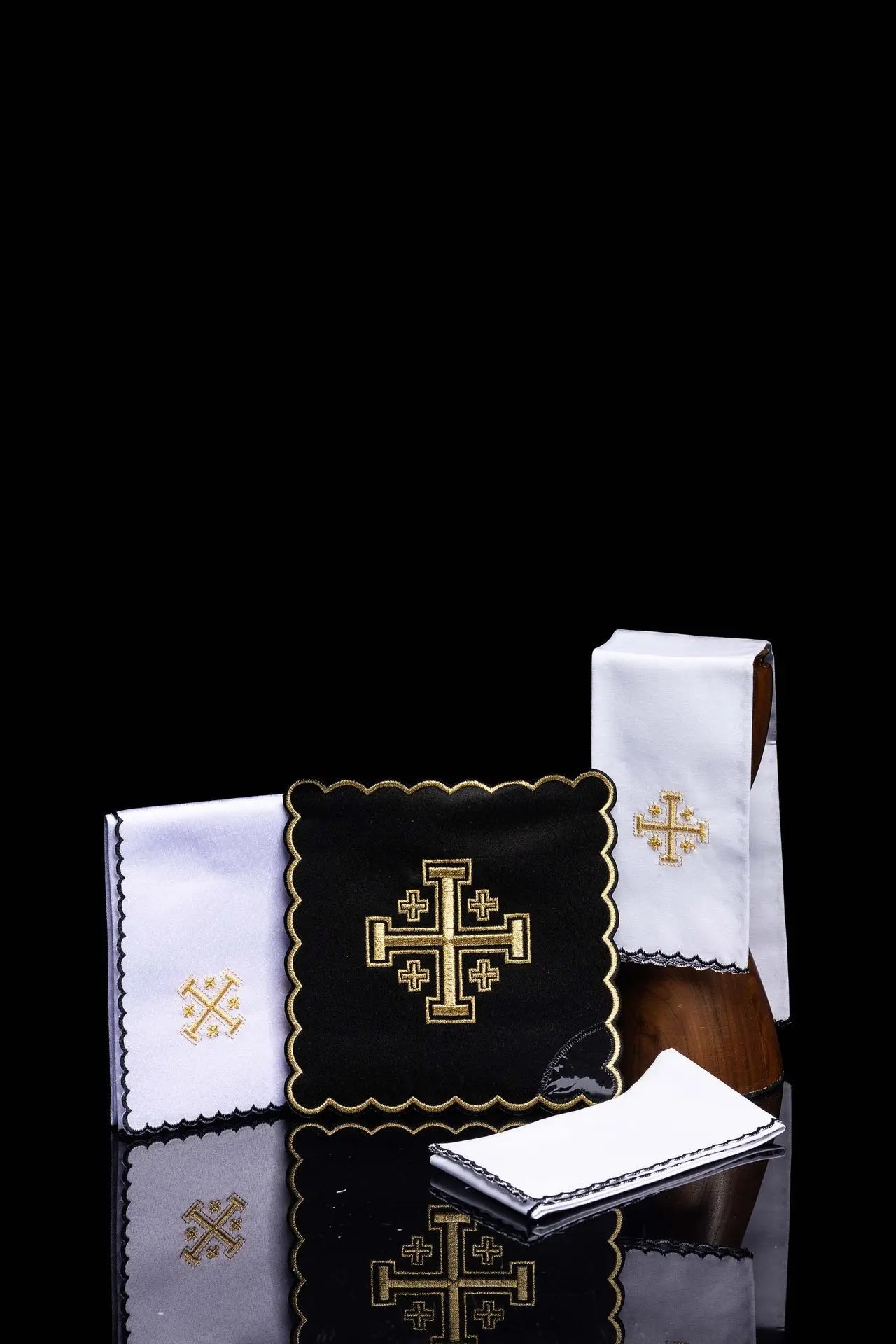 Ensemble de linge de calice avec broderie de croix de Jérusalem
