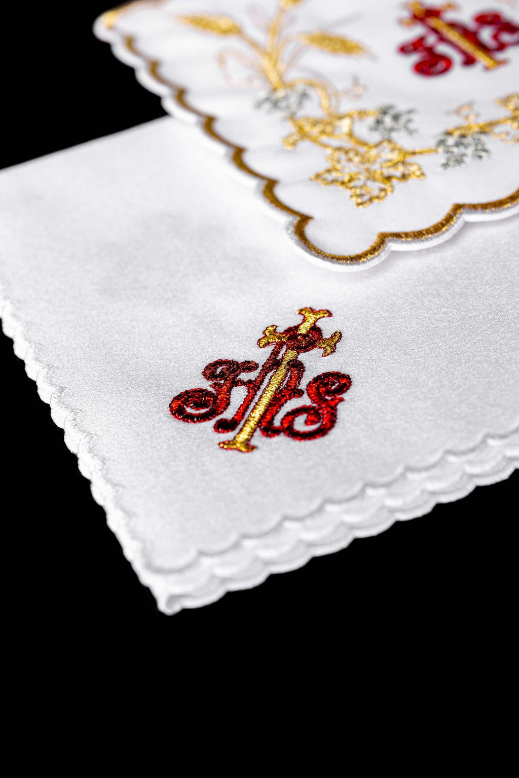 Bogato zdobiona bielizna kielichowa z haftem IHS i kłosami - ORNATY.PL