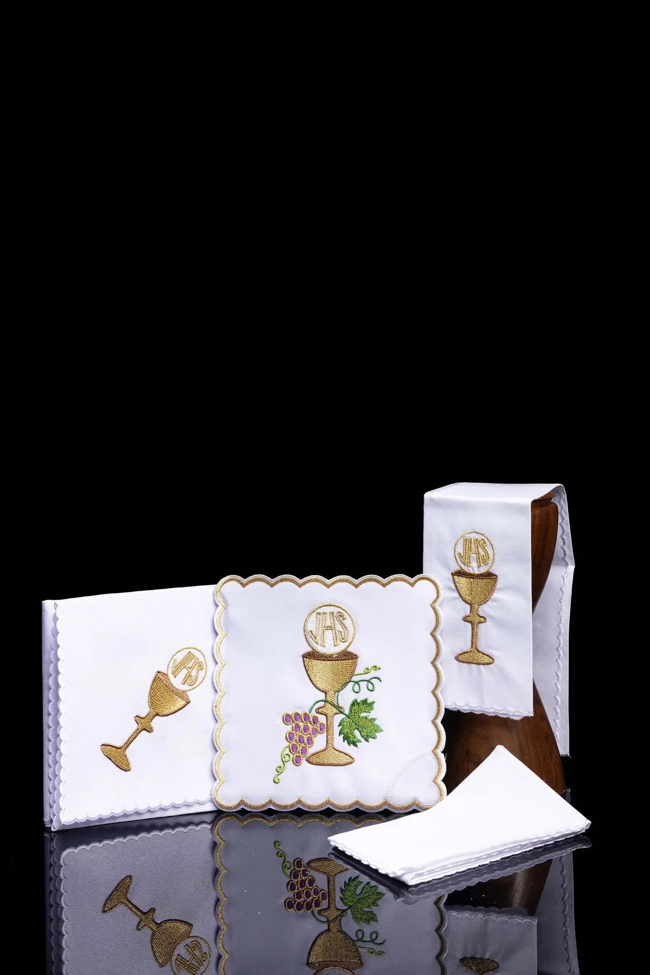 Lingerie de calice brodée avec un motif de calice