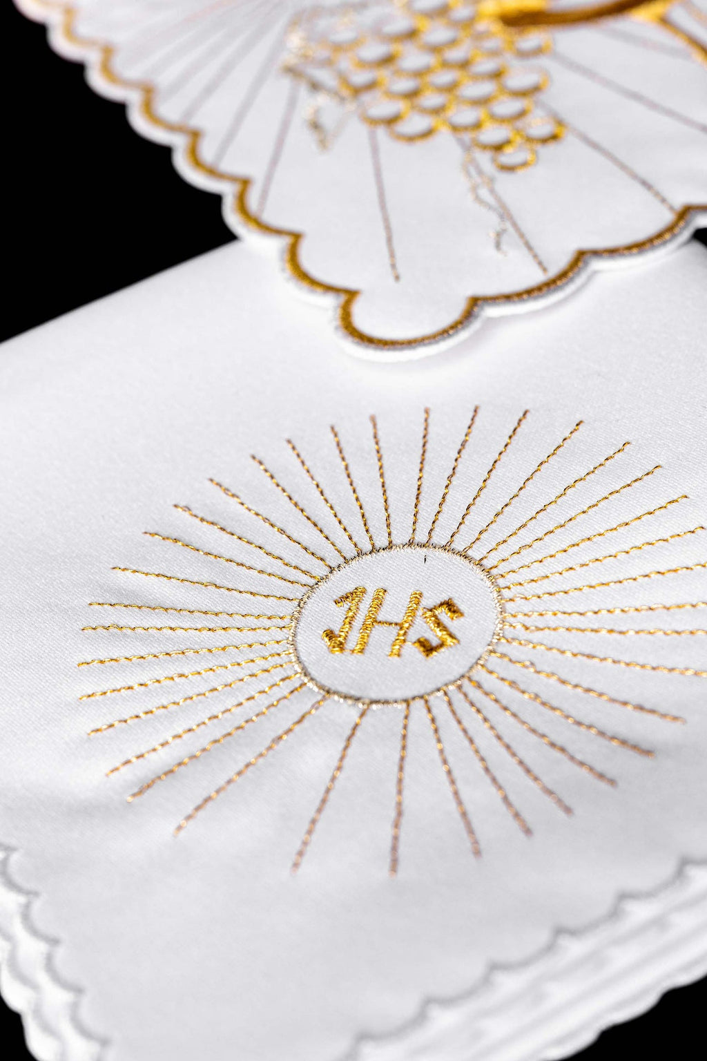 Bielizna kielichowa z złotym haftem kielicha i krzyżem - ORNATY.PL