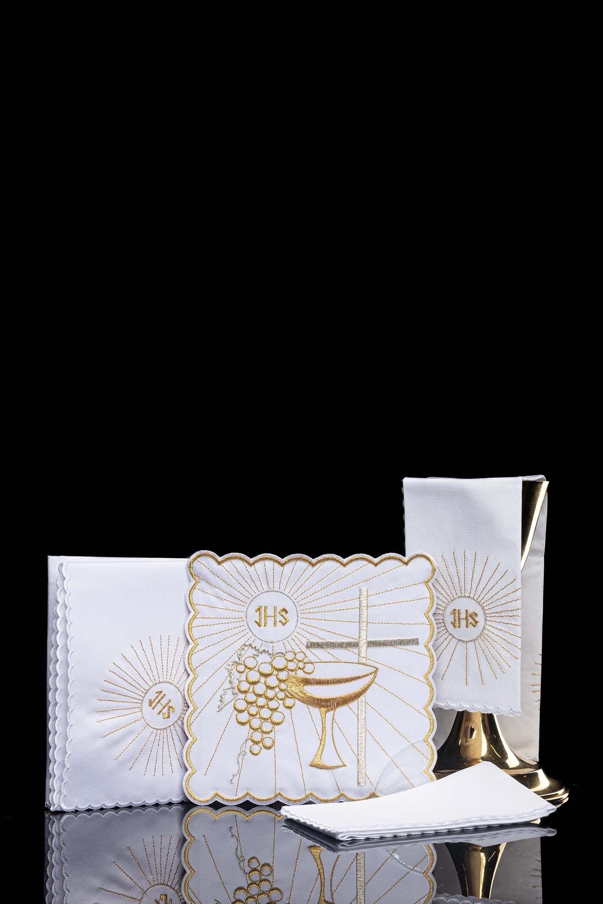 Linge de calice avec broderie de calice doré et croix