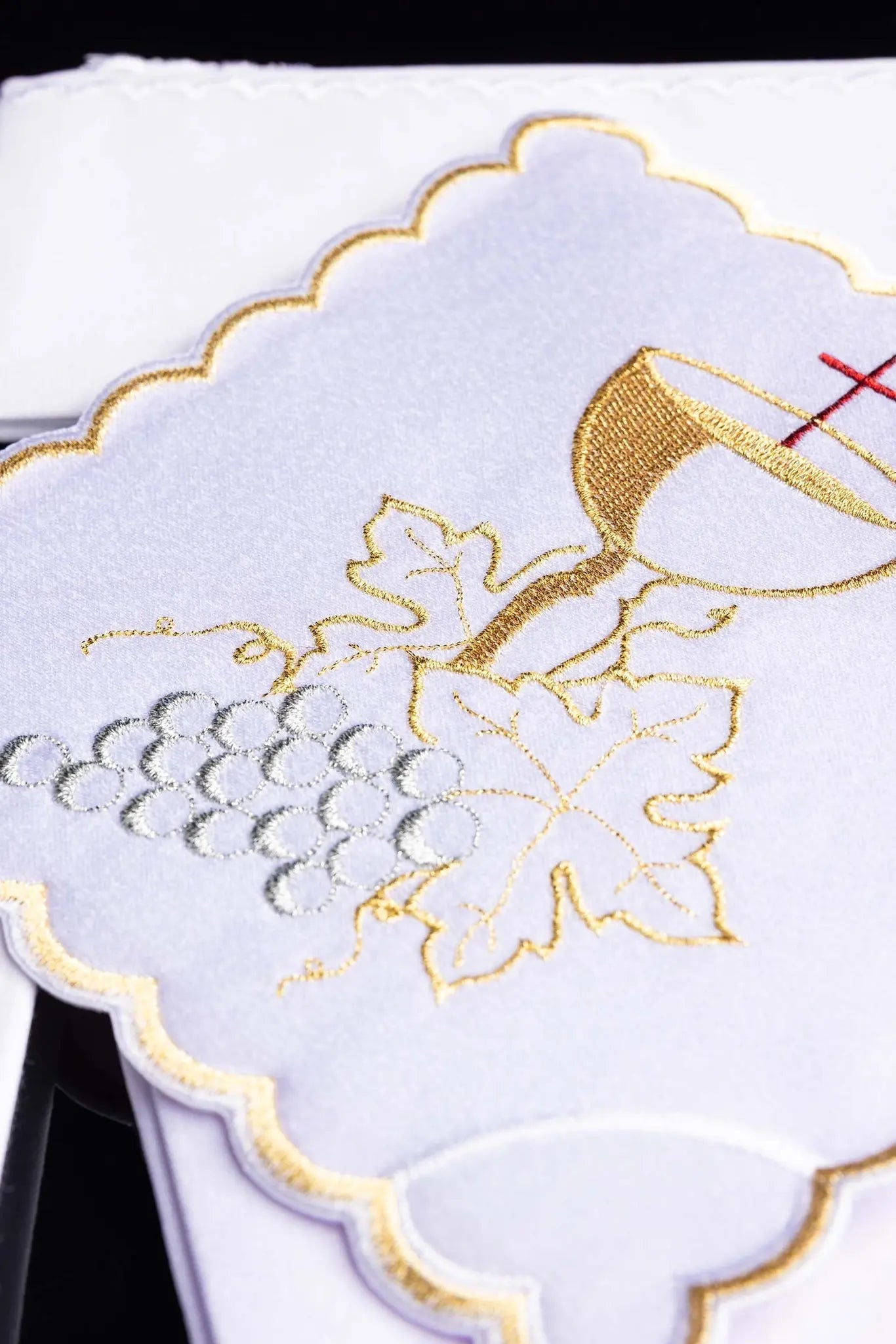 Ensemble de linge de calice avec broderie de calice et raisins