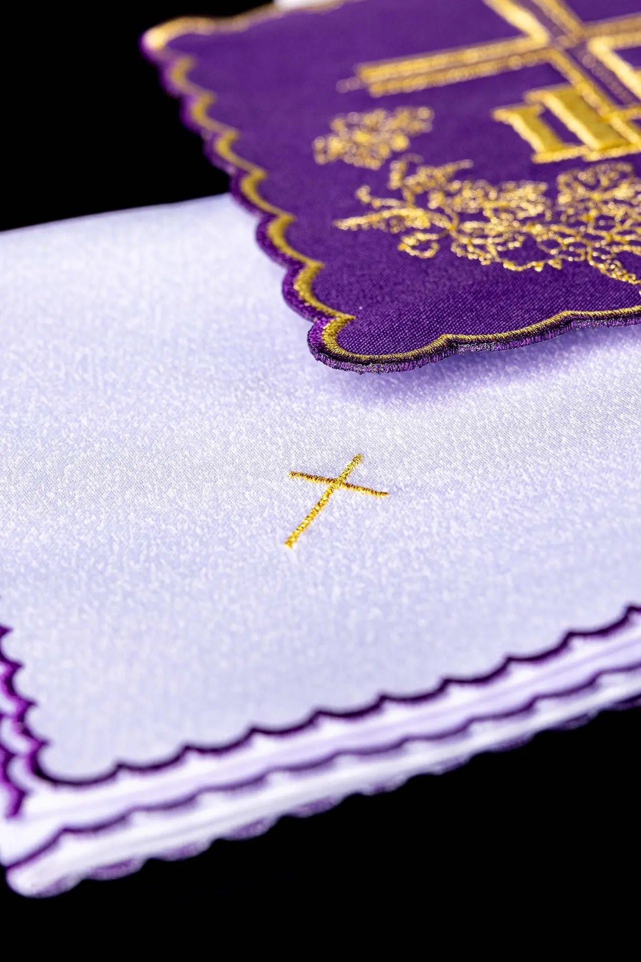 Lin de calice brodé violet IHS