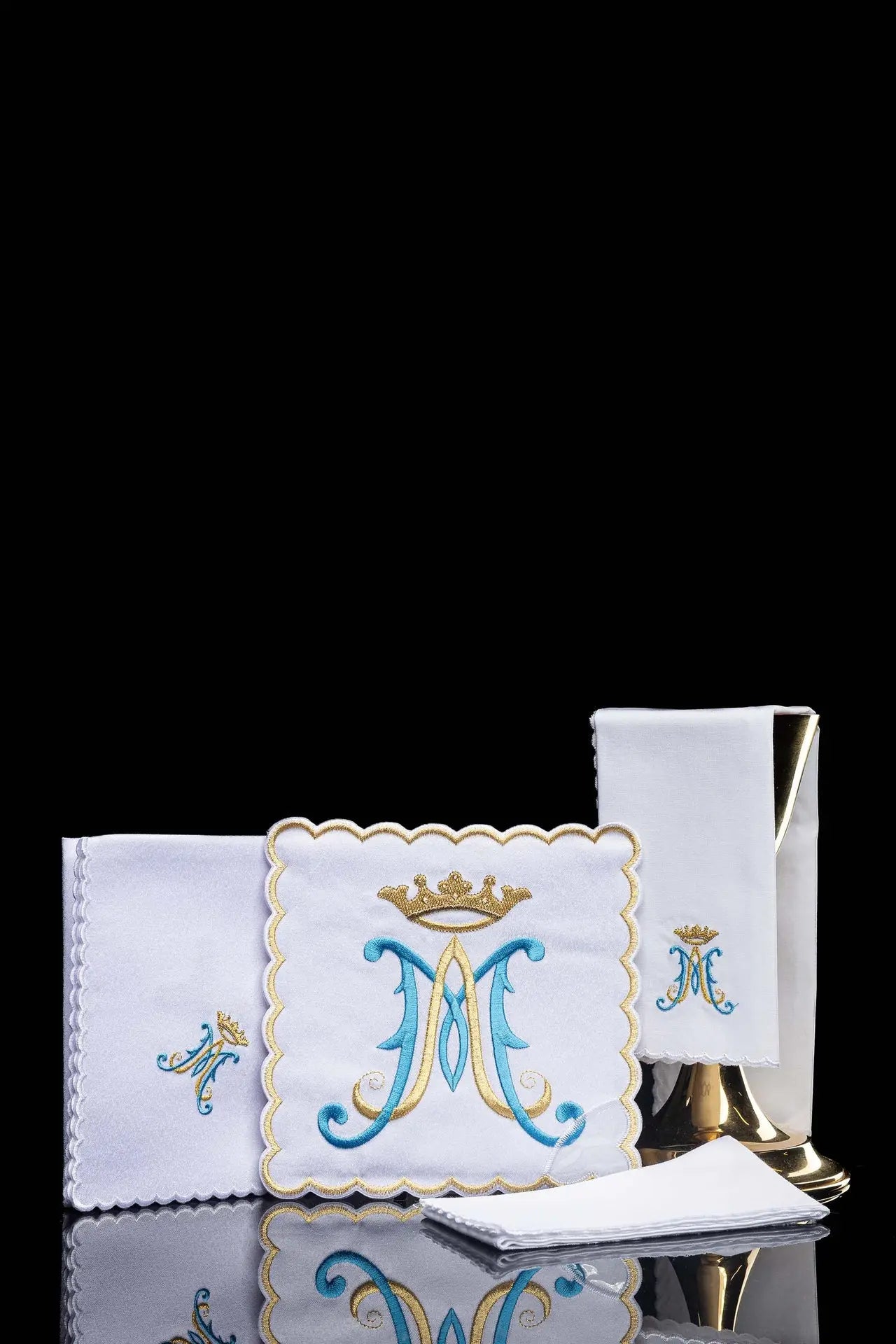 Linge de calice avec symbole marial brodé