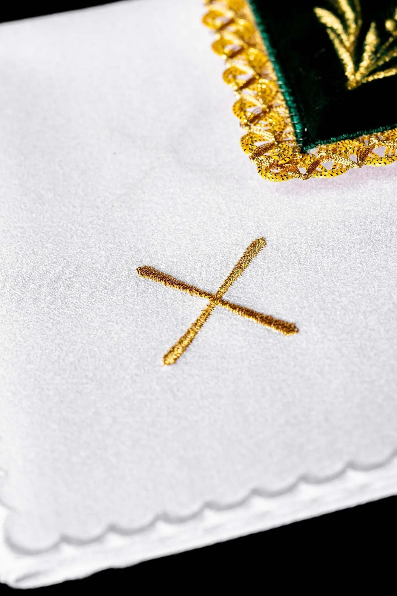 Lin de calice en velours brodé vert
