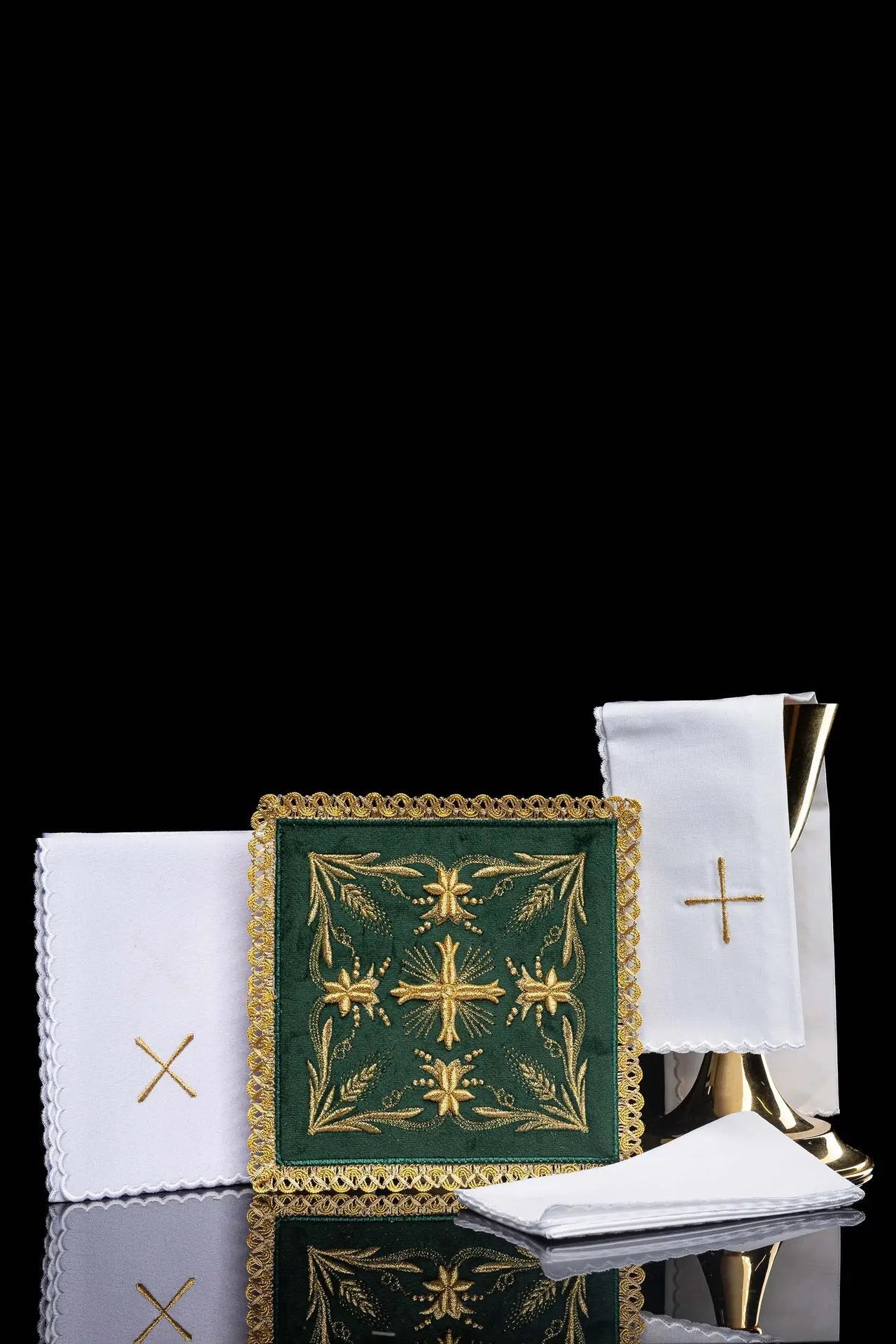 Lin de calice en velours brodé vert