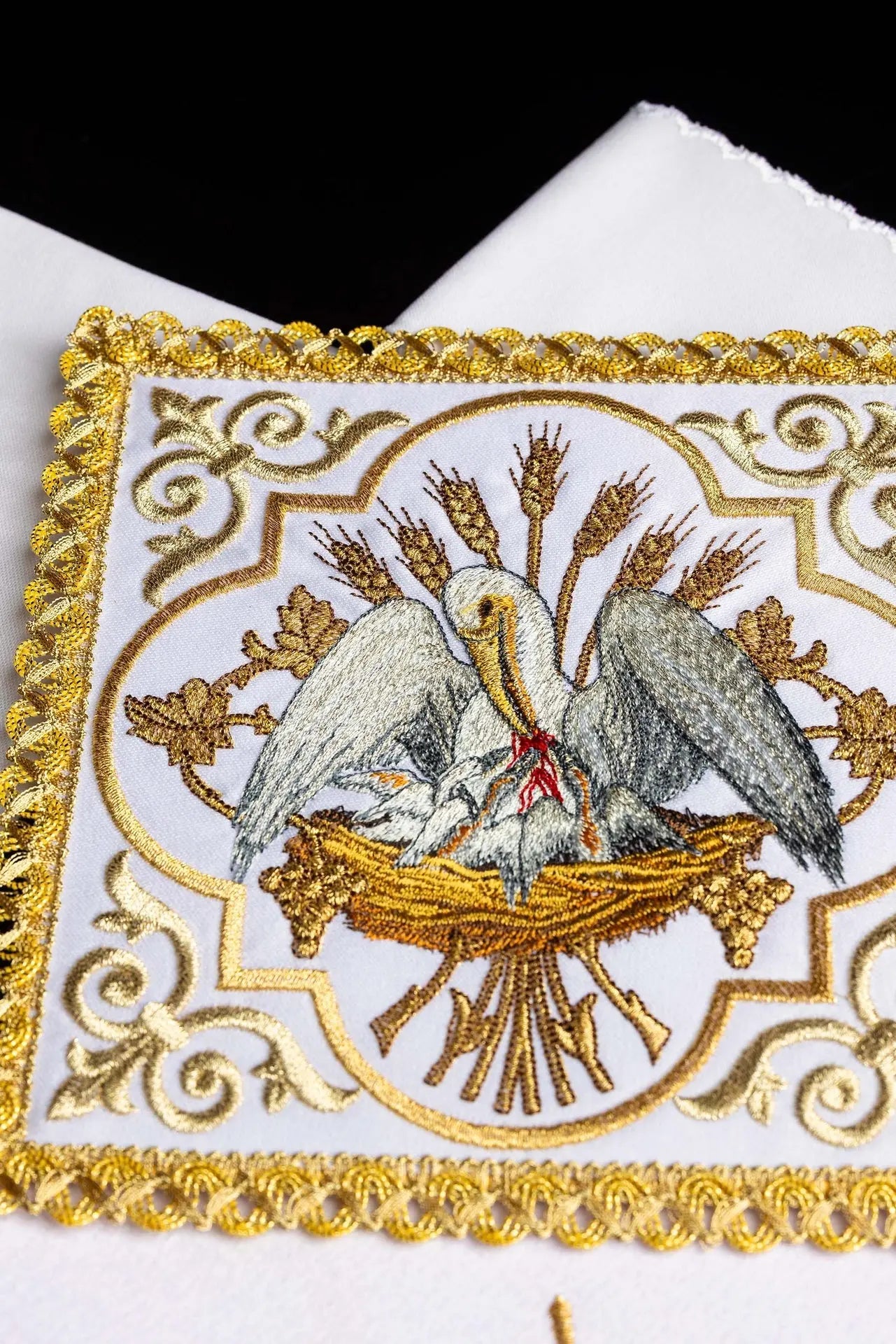 Ensemble de linge de calice avec broderie de pélican eucharistique