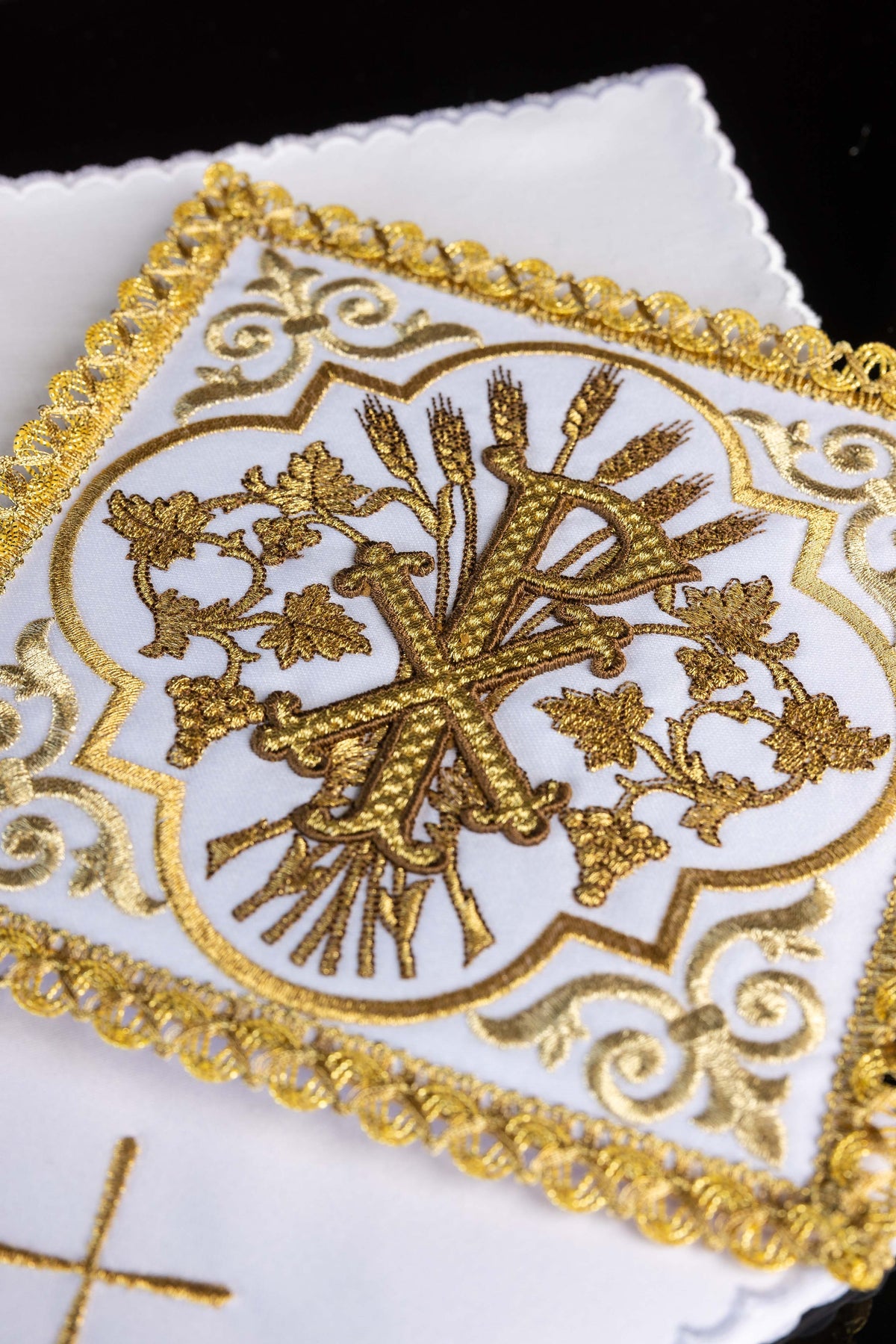 Ensemble de linge de calice avec symbole PAX brodé – Collection Paix du Christ
