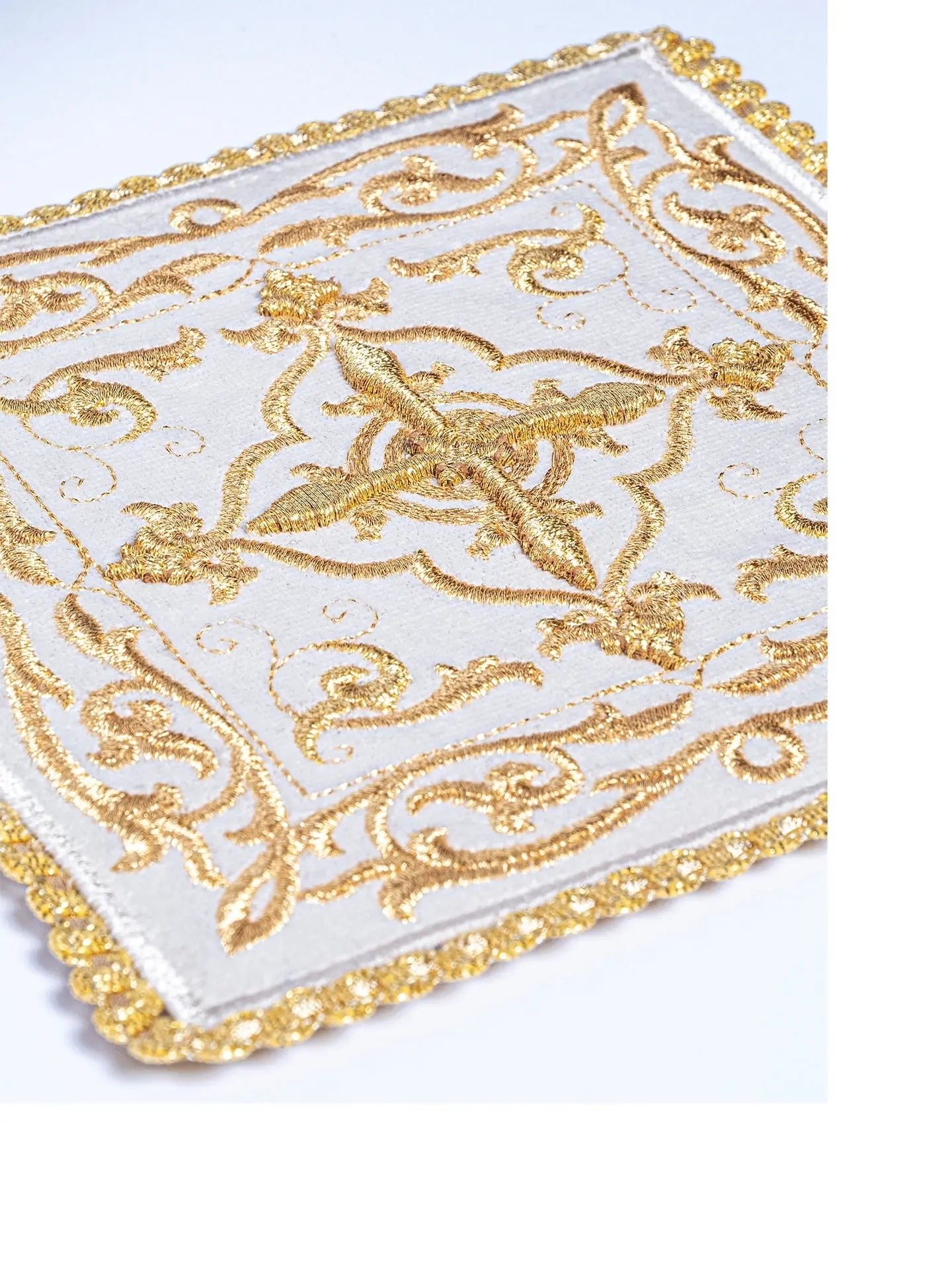 Chalice lingerie embroidered velvet richly decorated Ecru