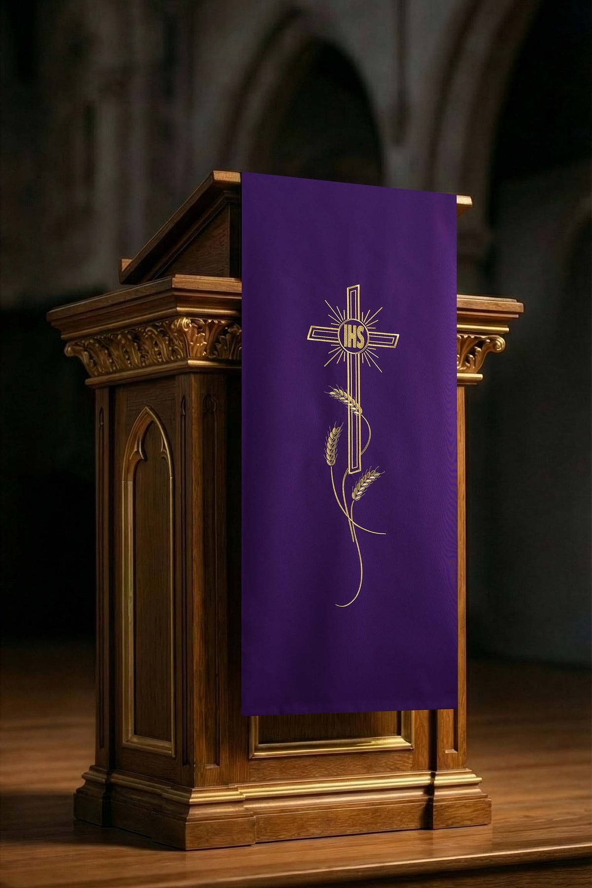 Nappe d’ambon violette avec croix IHS et broderie d’épis de blé