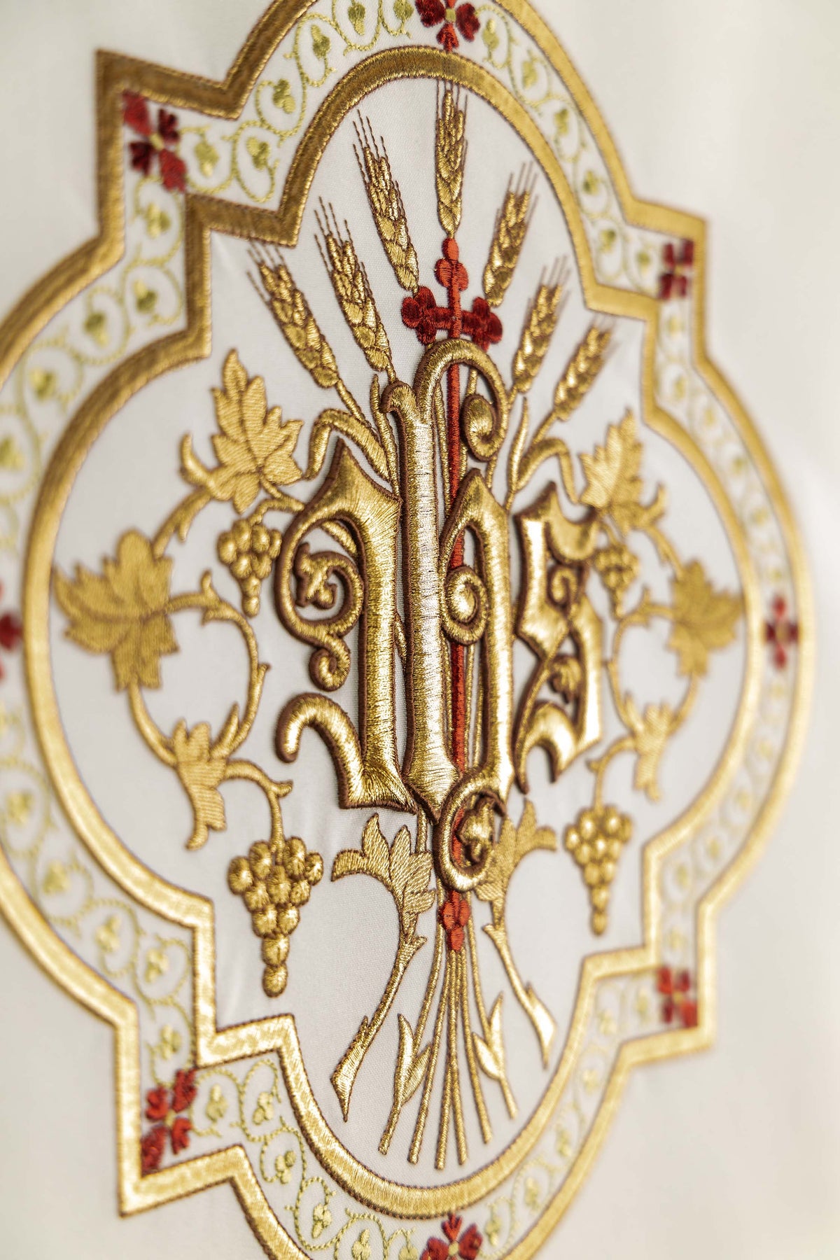 Nappe d’ambon écrue avec broderie IHS