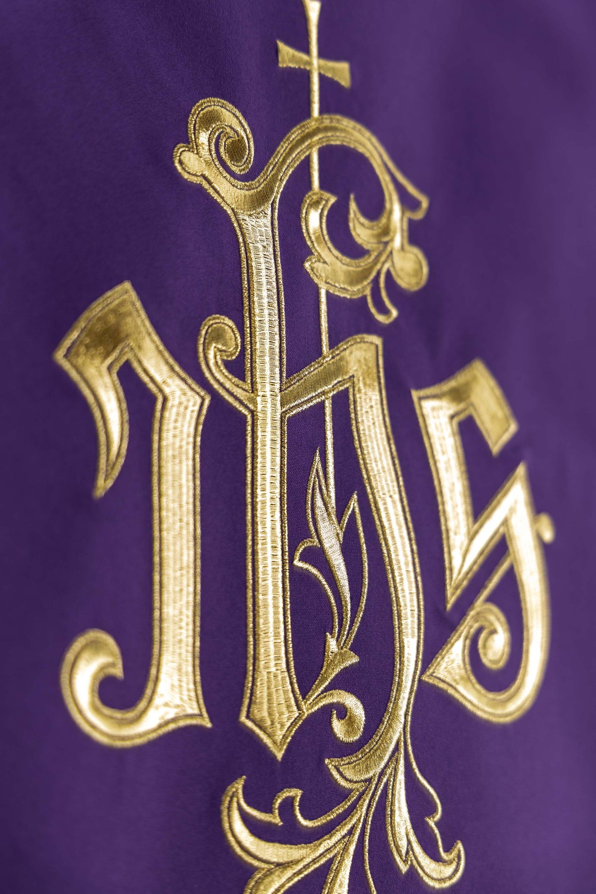 Antependium violet avec broderie IHS