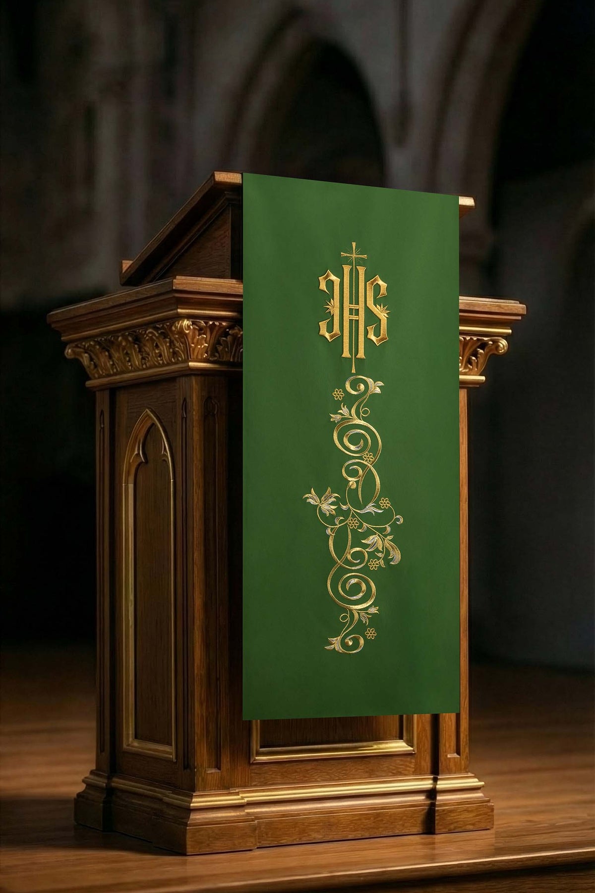 Tenture de pupitre verte avec monogramme IHS et broderie florale