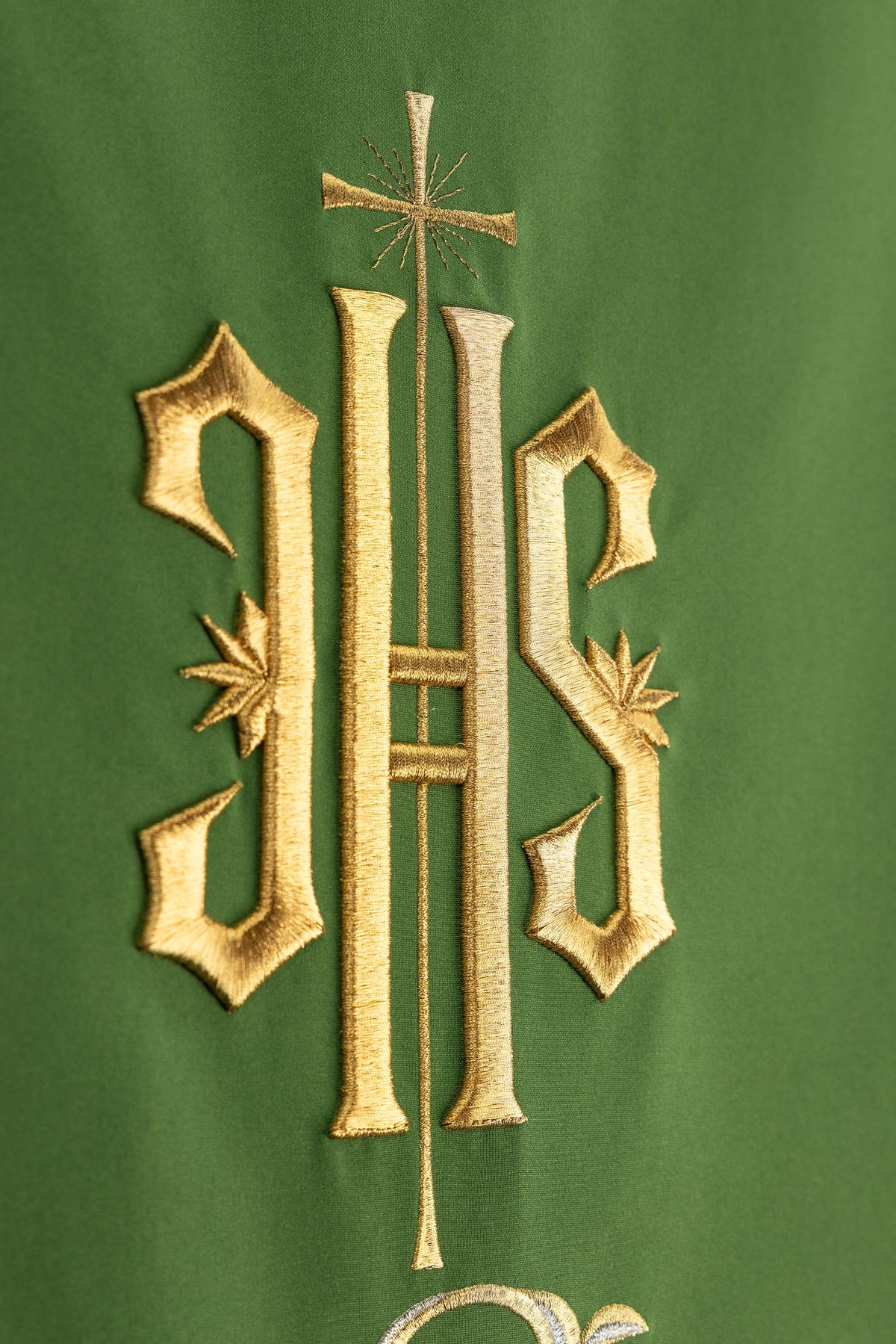Tenture de pupitre verte avec monogramme IHS et broderie florale