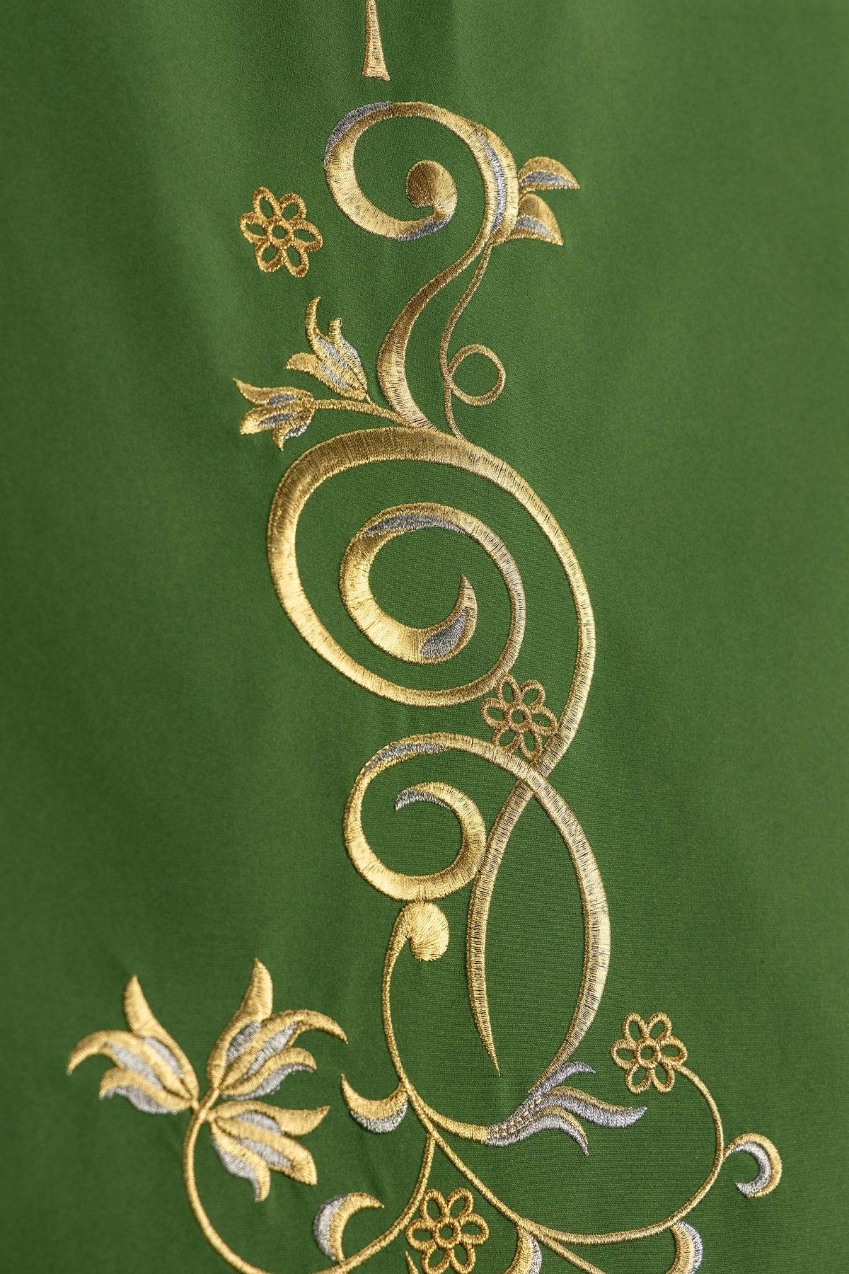 Tenture de pupitre verte avec monogramme IHS et broderie florale