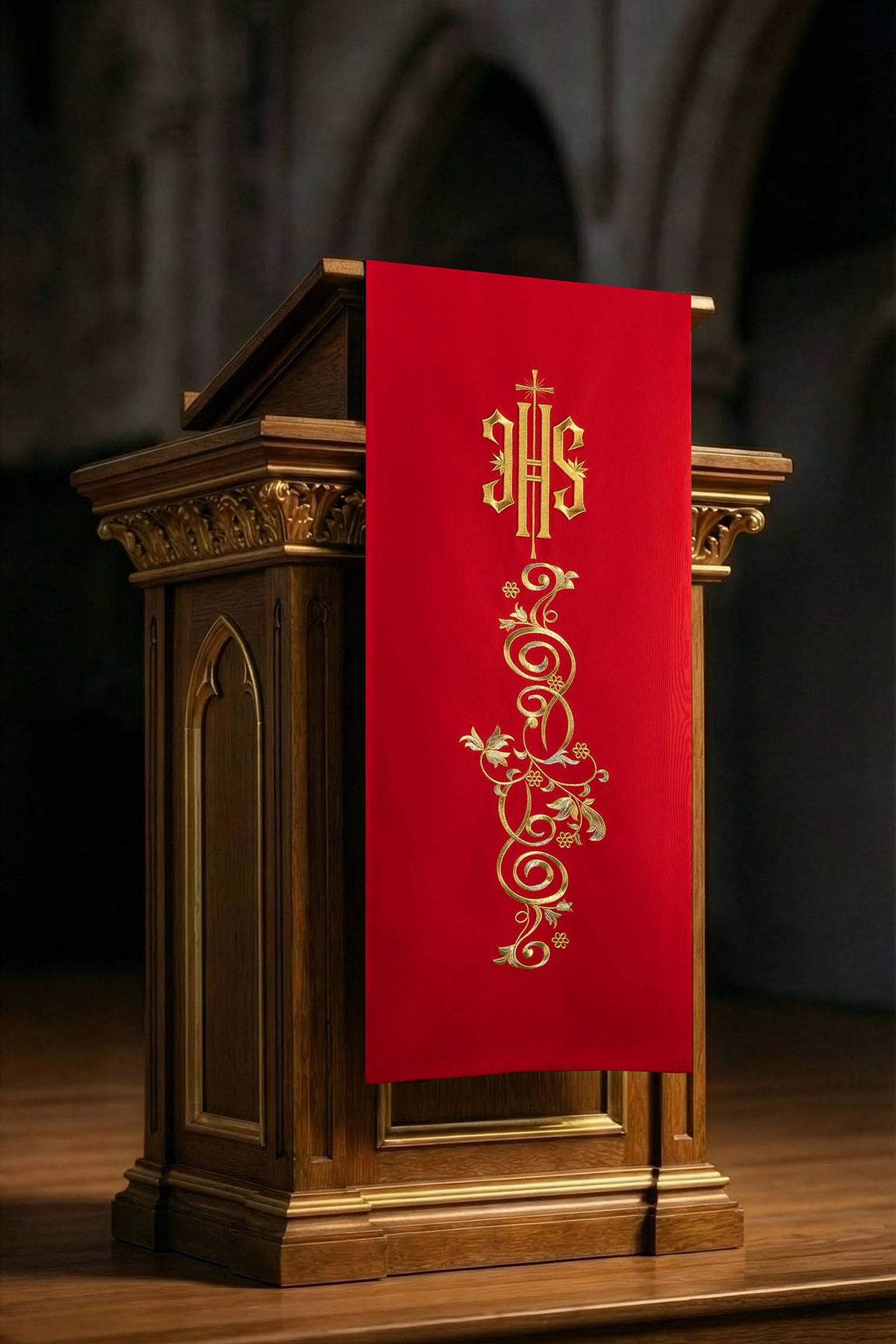 Nappe de pupitre rouge avec IHS et broderie florale