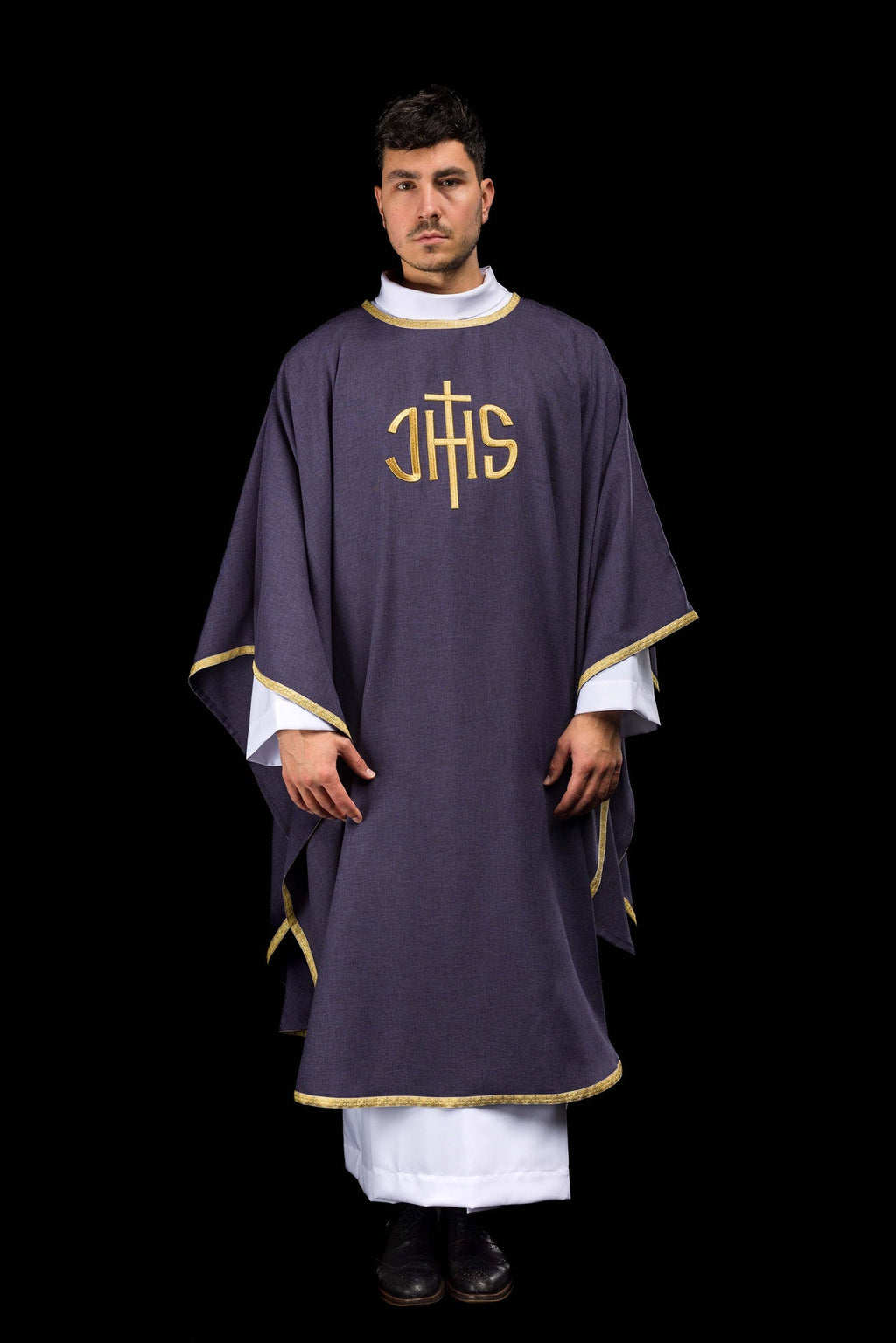 Ornement liturgique violet avec broderie dorée IHS