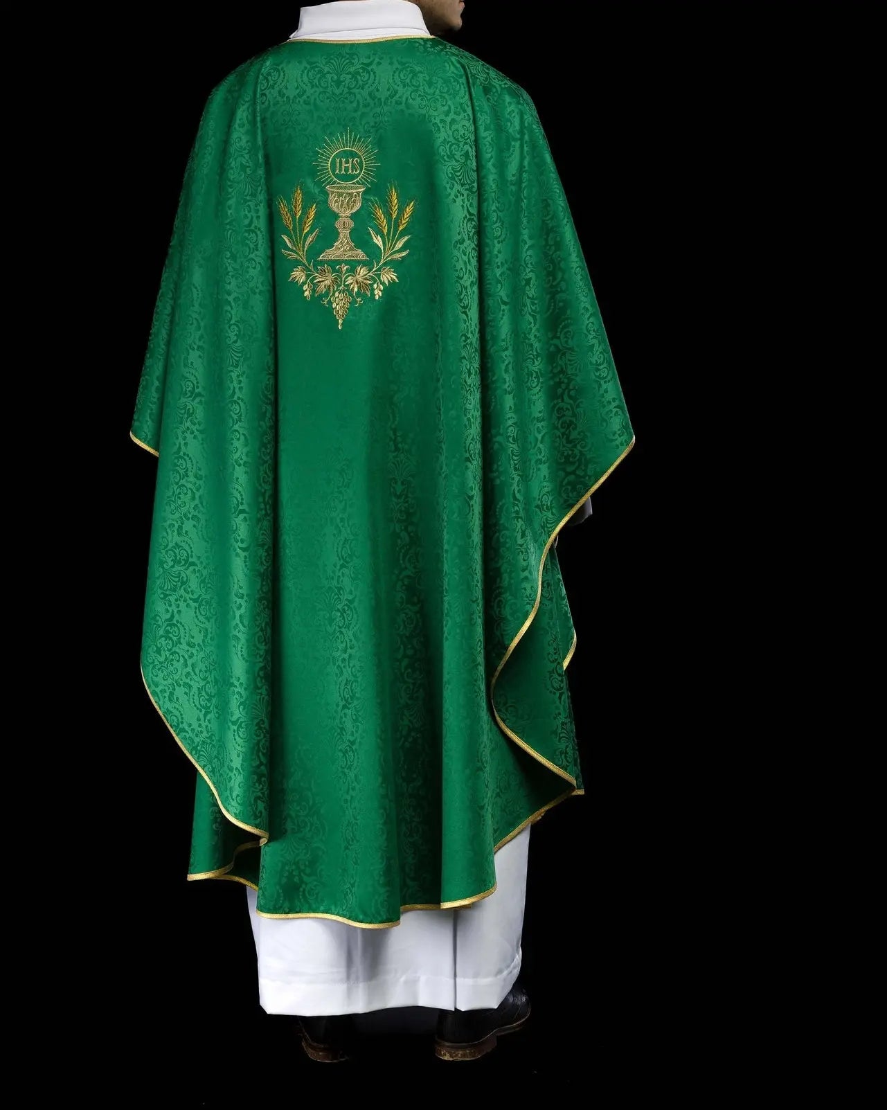 Chasuble liturgique verte avec broderie de calice et hostie