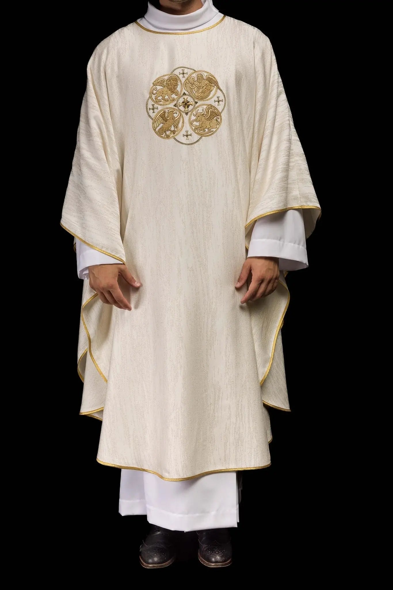 Chasuble écrue avec broderie des Quatre Évangélistes sur tissu décoratif