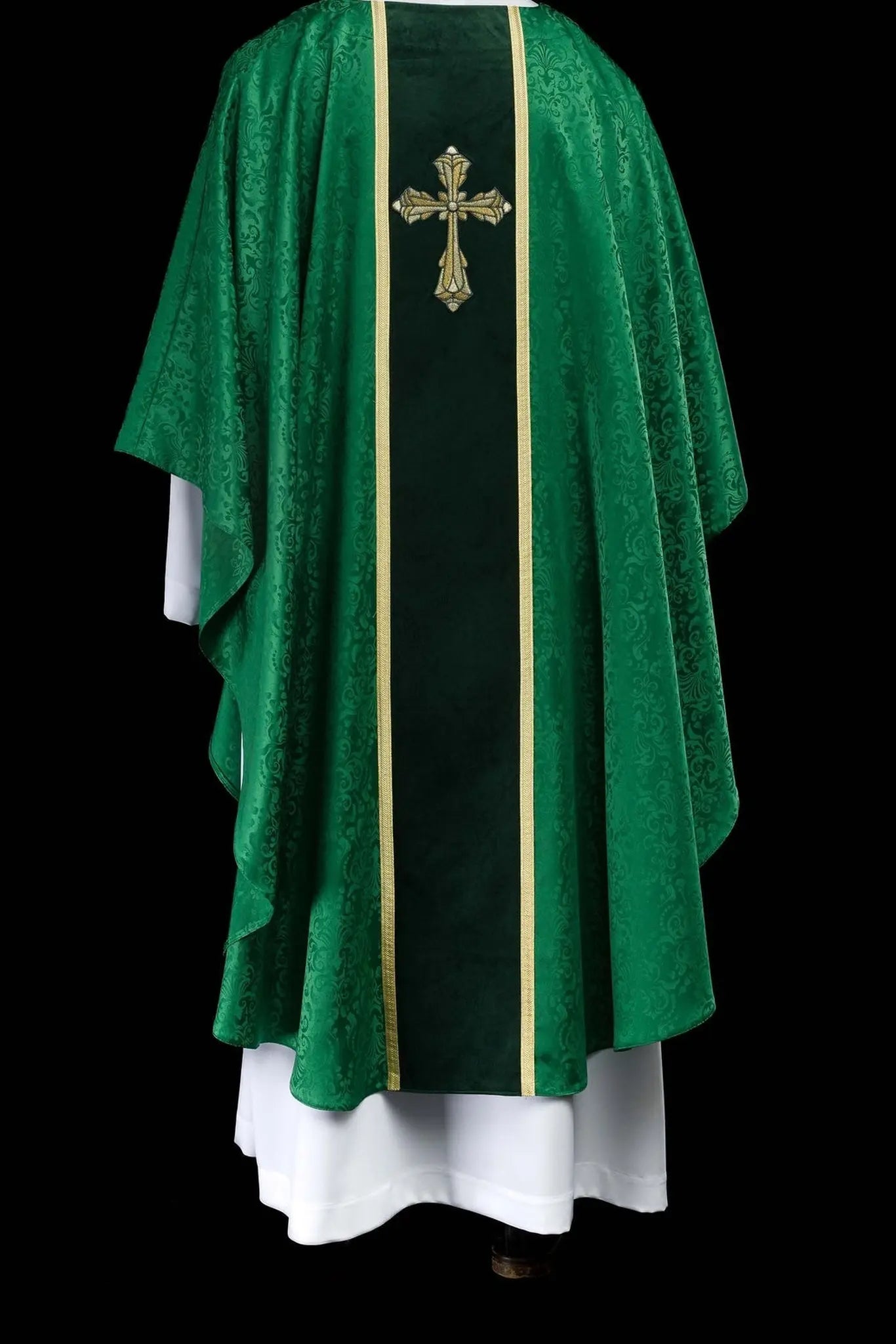 Chasuble liturgique verte avec bande et croix brodée sur tissu jacquard